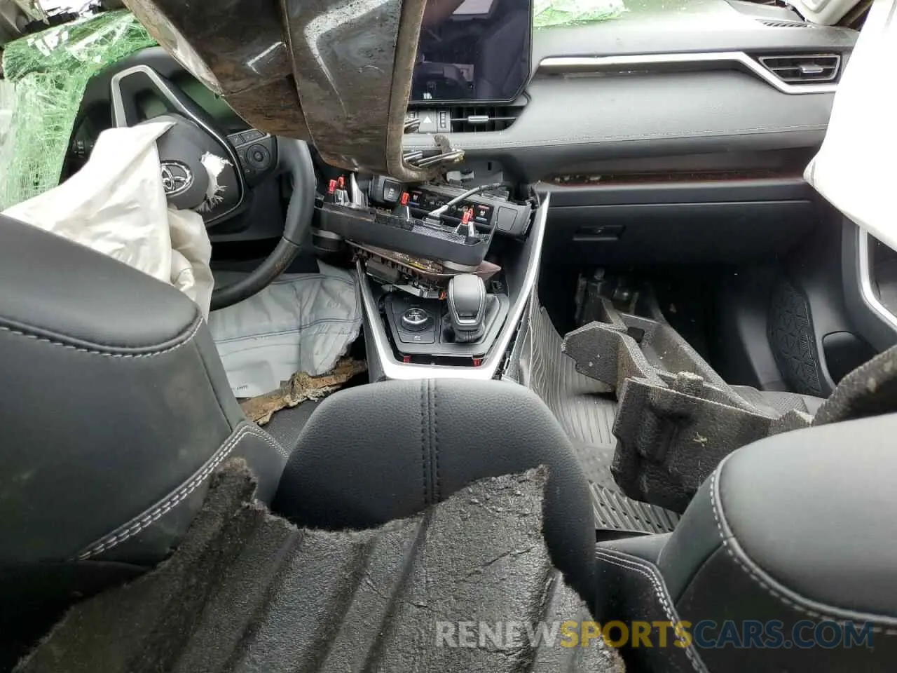 8 Photograph of a damaged car JTMD6RFV7RD146599 TOYOTA RAV4 2024