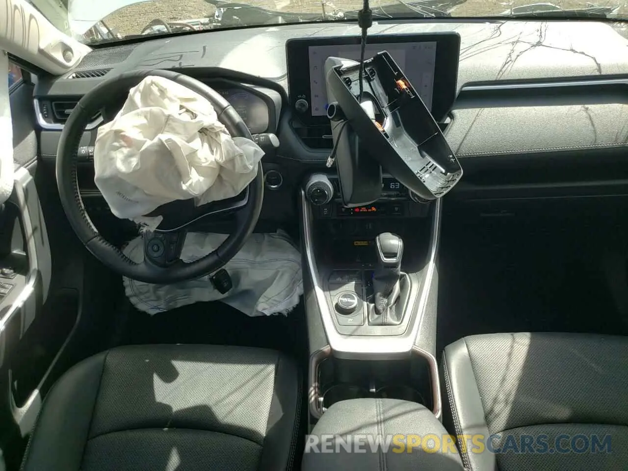 8 Photograph of a damaged car JTMD6RFV7RJ046178 TOYOTA RAV4 2024
