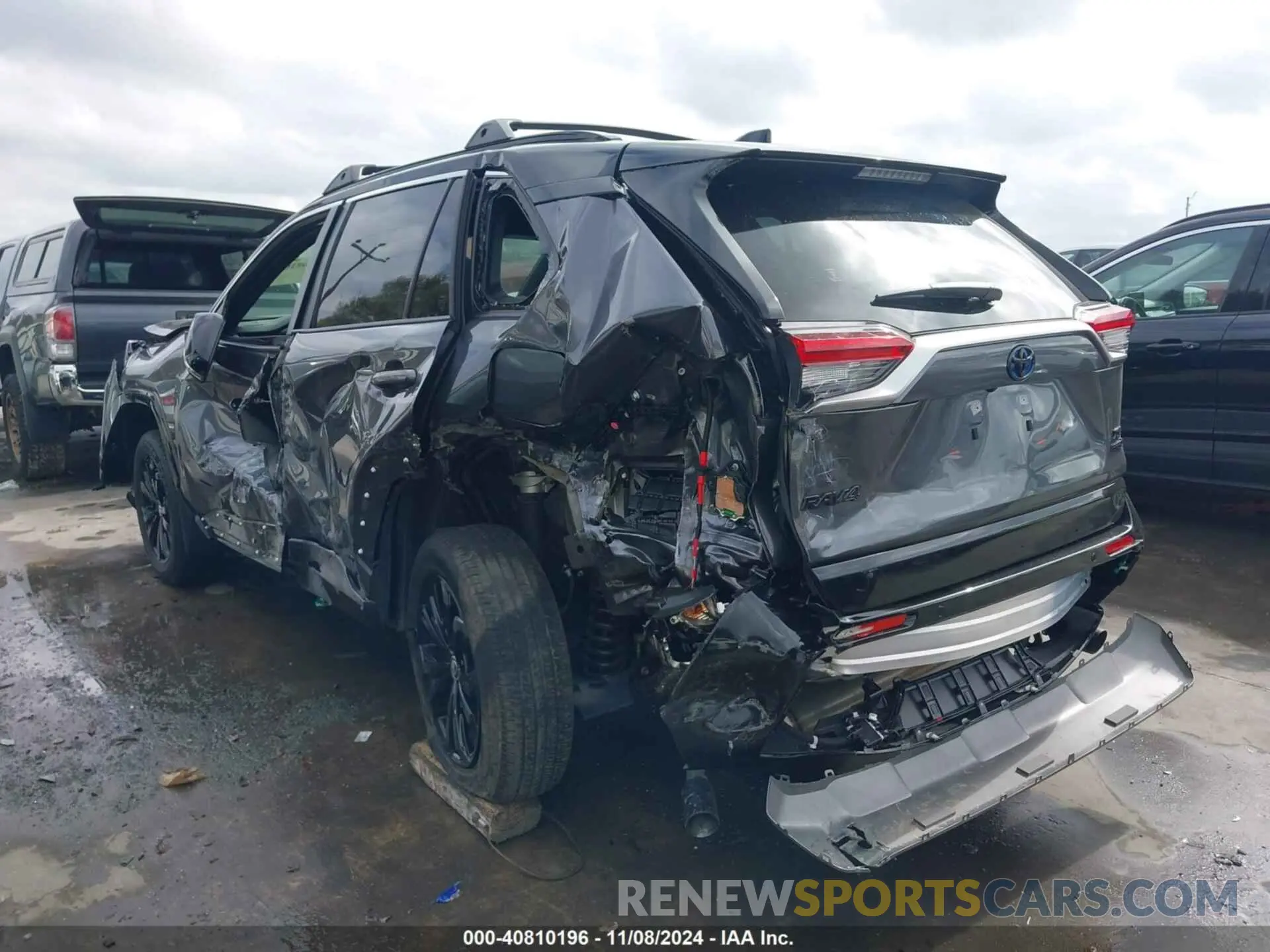 18 Photograph of a damaged car JTME6RFV2RD562192 TOYOTA RAV4 2024
