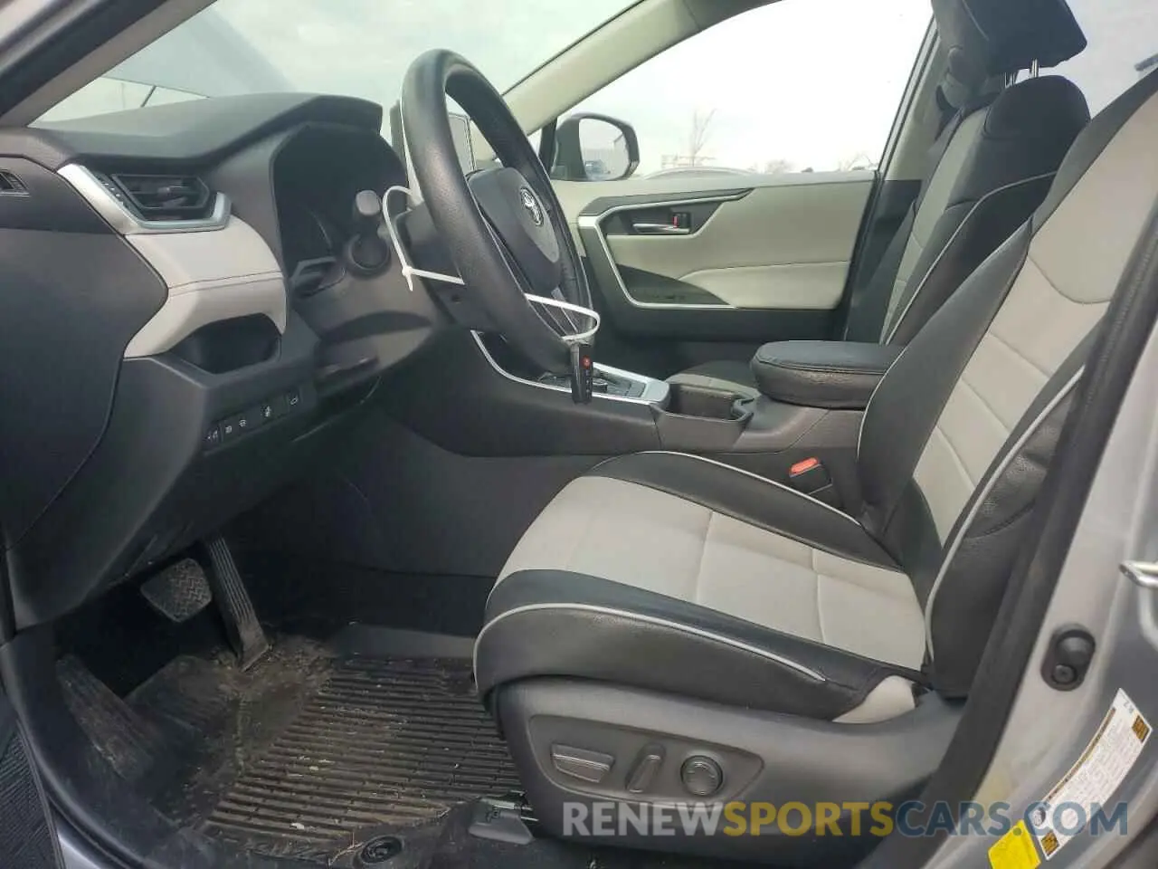 7 Photograph of a damaged car JTMRWRFV0RD258067 TOYOTA RAV4 2024