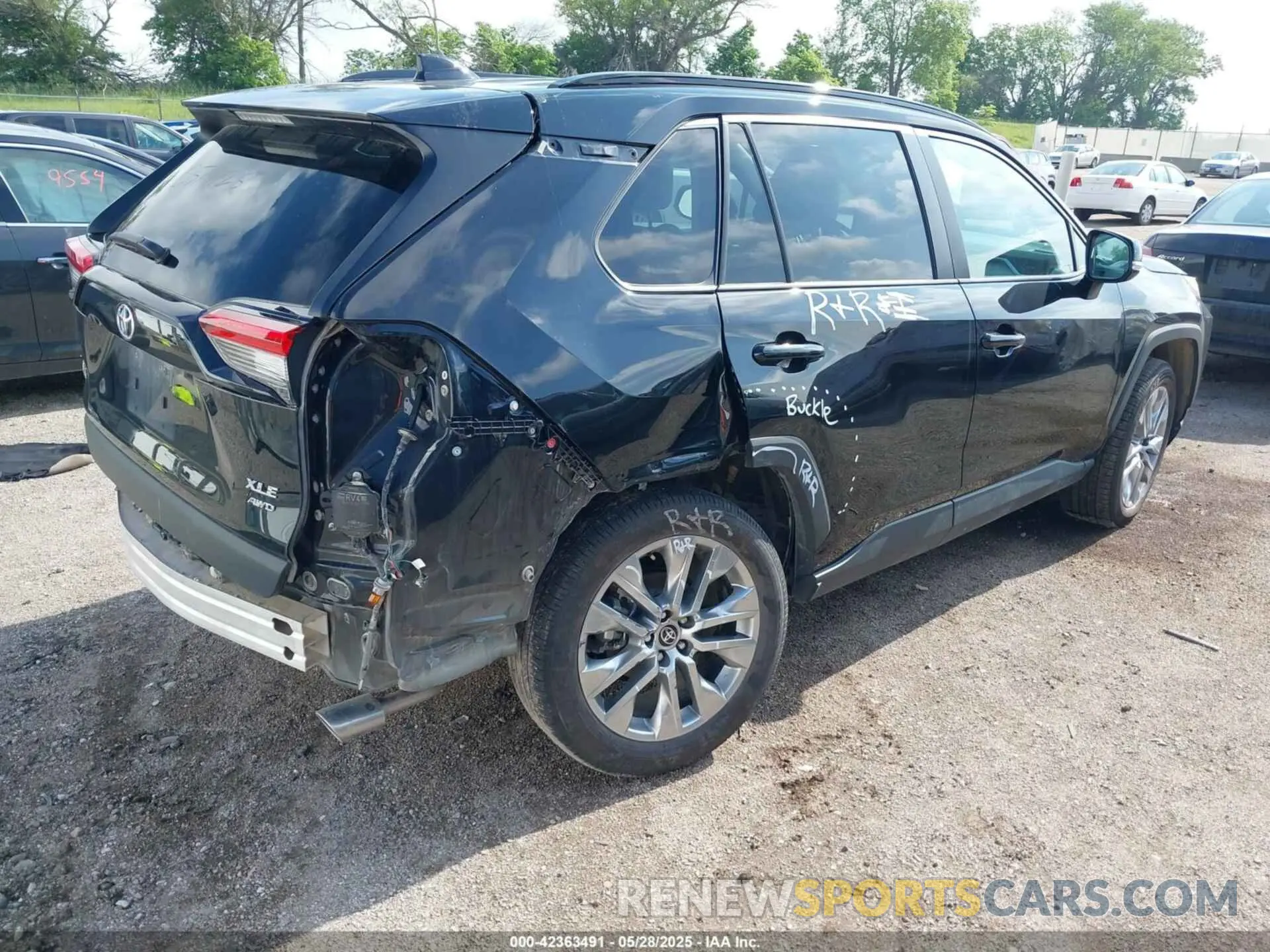 4 Photograph of a damaged car 2T3A1RFV1SW517279 TOYOTA RAV4 2025