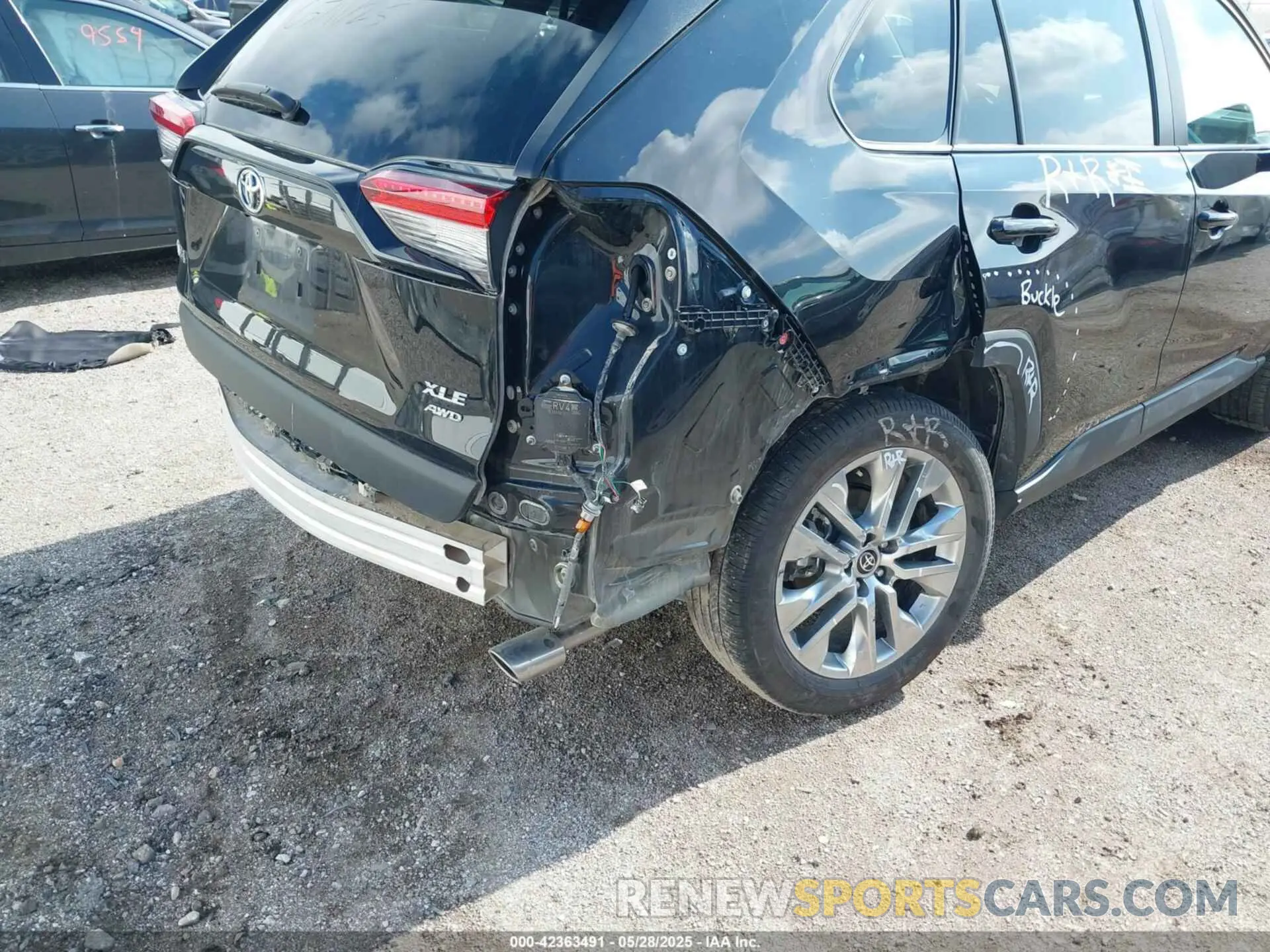 6 Photograph of a damaged car 2T3A1RFV1SW517279 TOYOTA RAV4 2025