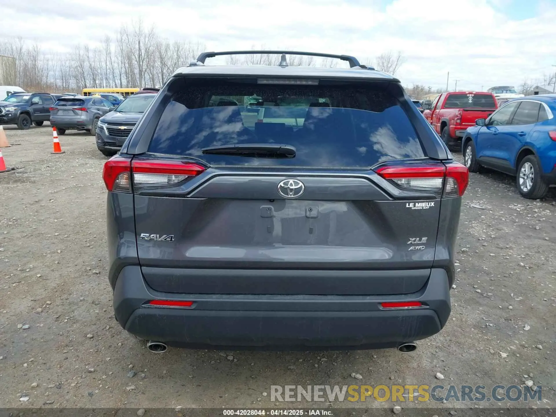16 Photograph of a damaged car 2T3A1RFV2SC494497 TOYOTA RAV4 2025