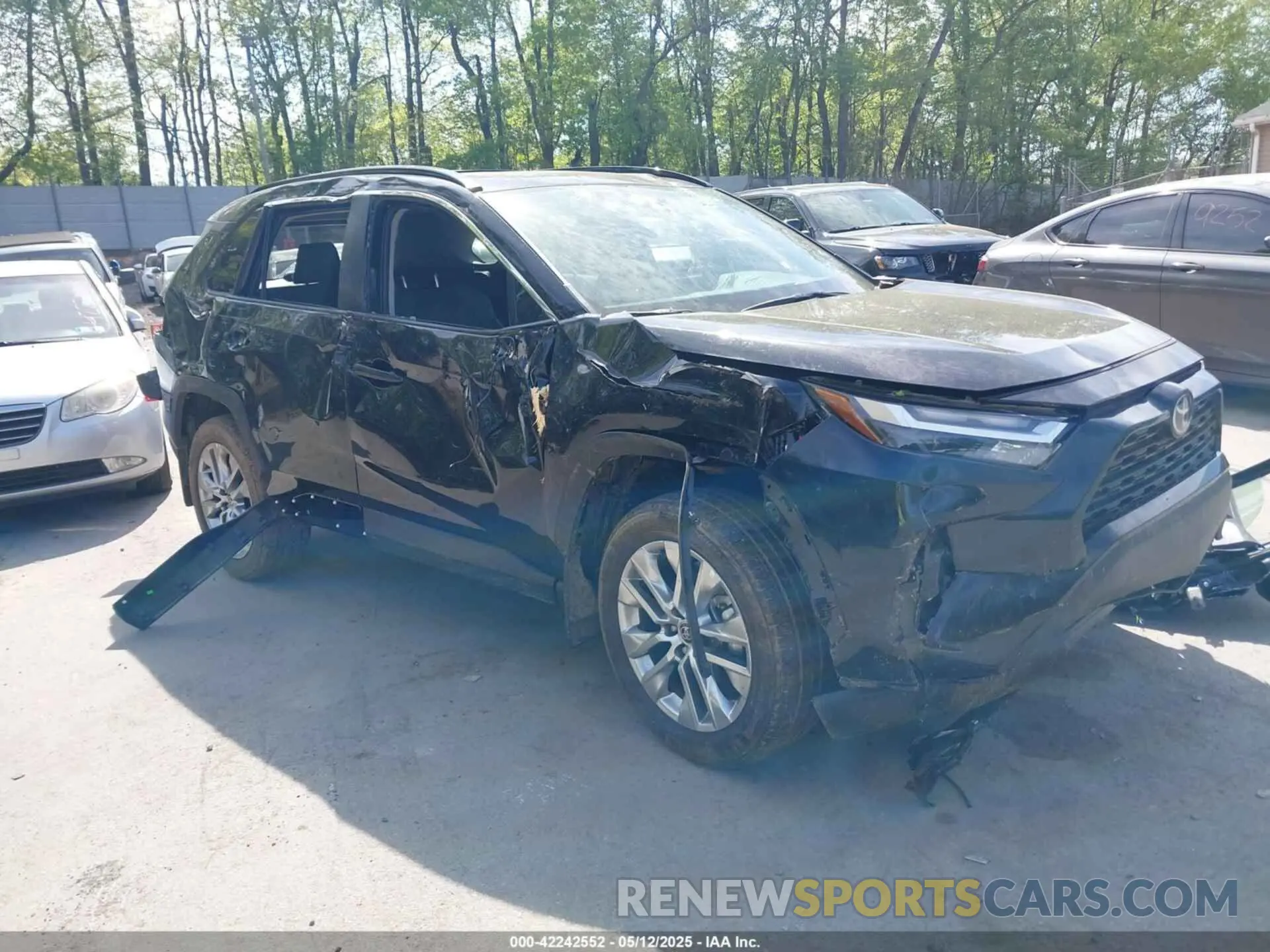 1 Photograph of a damaged car 2T3A1RFV5SC510207 TOYOTA RAV4 2025