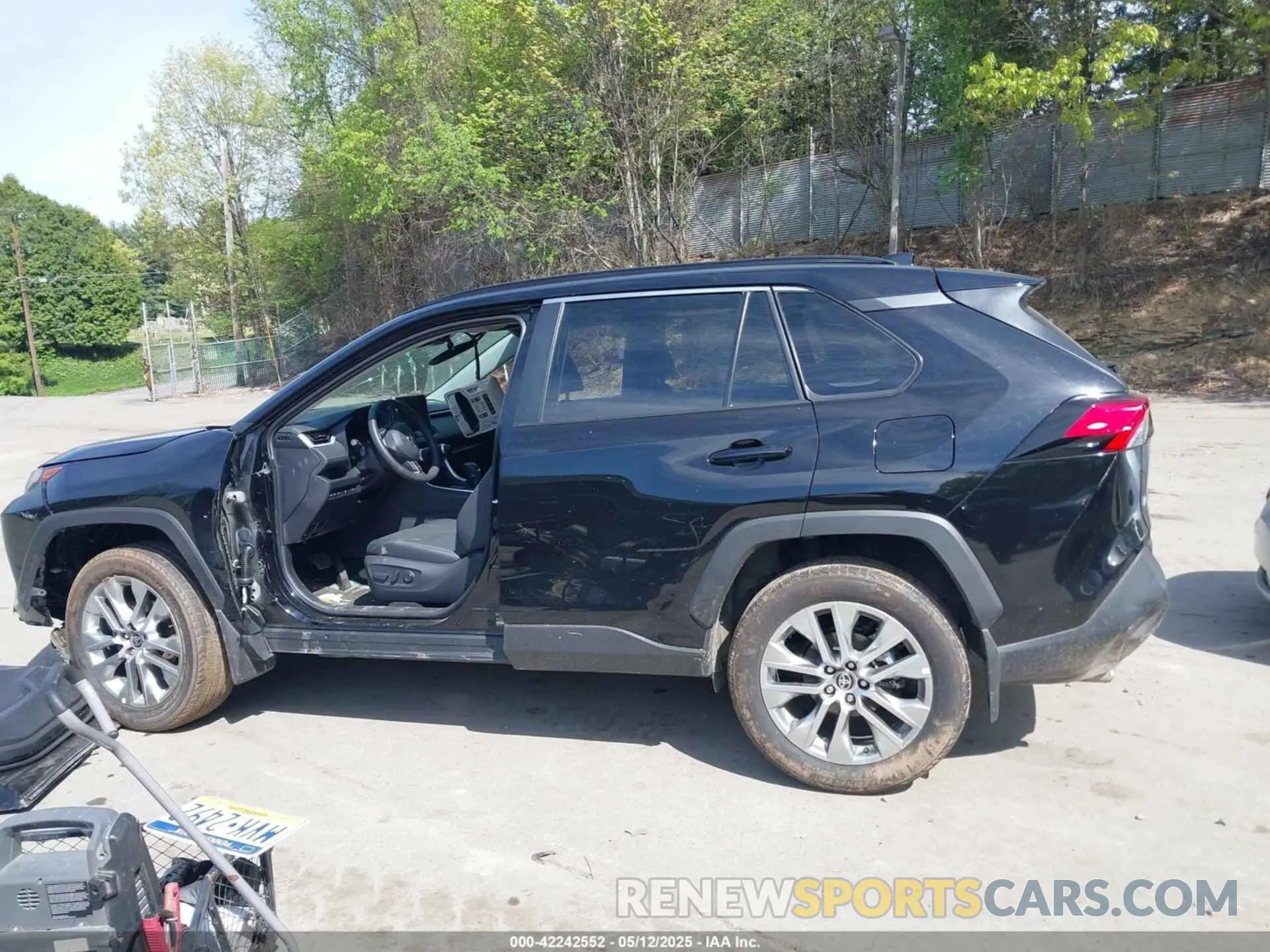 13 Photograph of a damaged car 2T3A1RFV5SC510207 TOYOTA RAV4 2025
