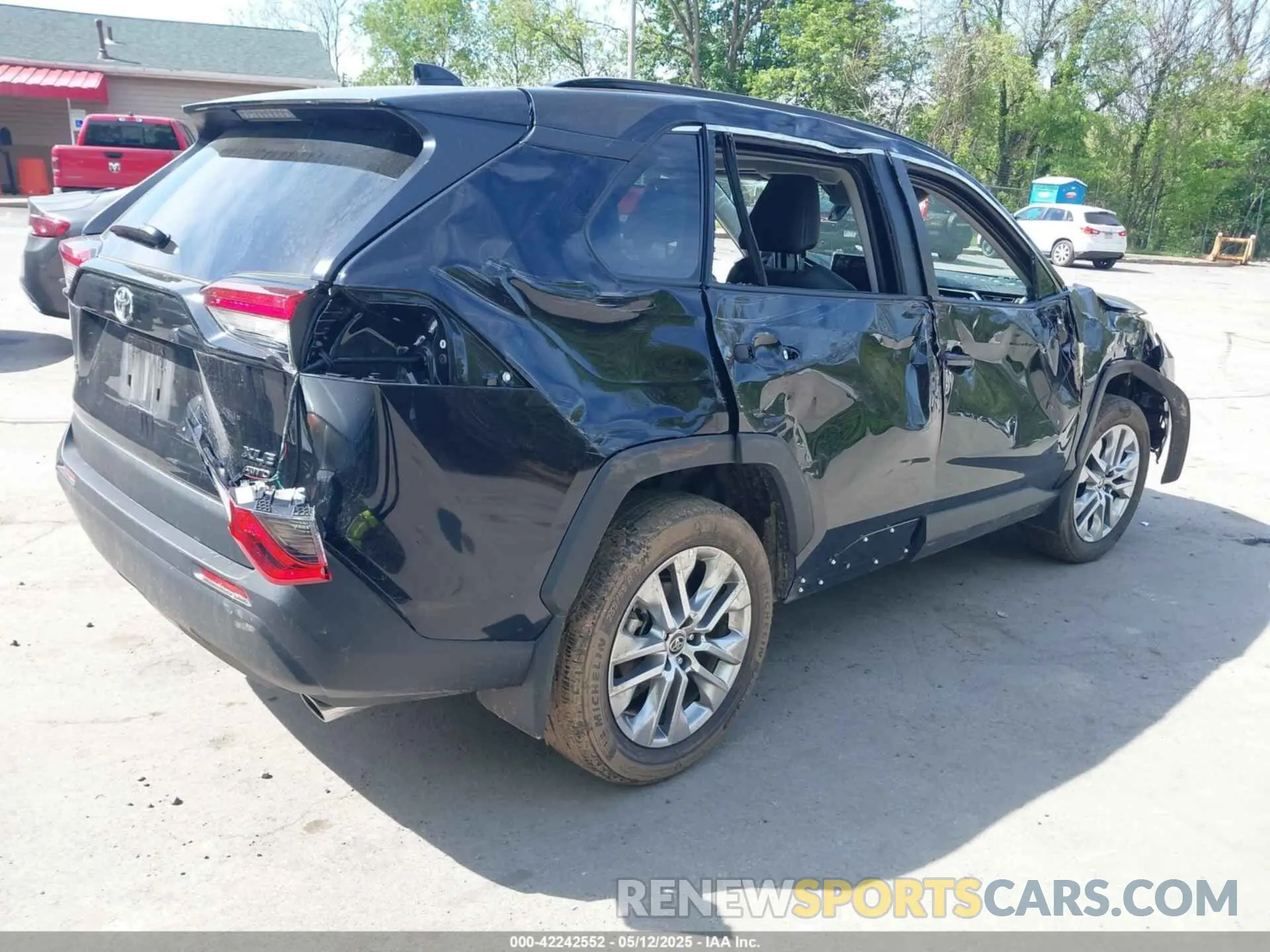 4 Photograph of a damaged car 2T3A1RFV5SC510207 TOYOTA RAV4 2025