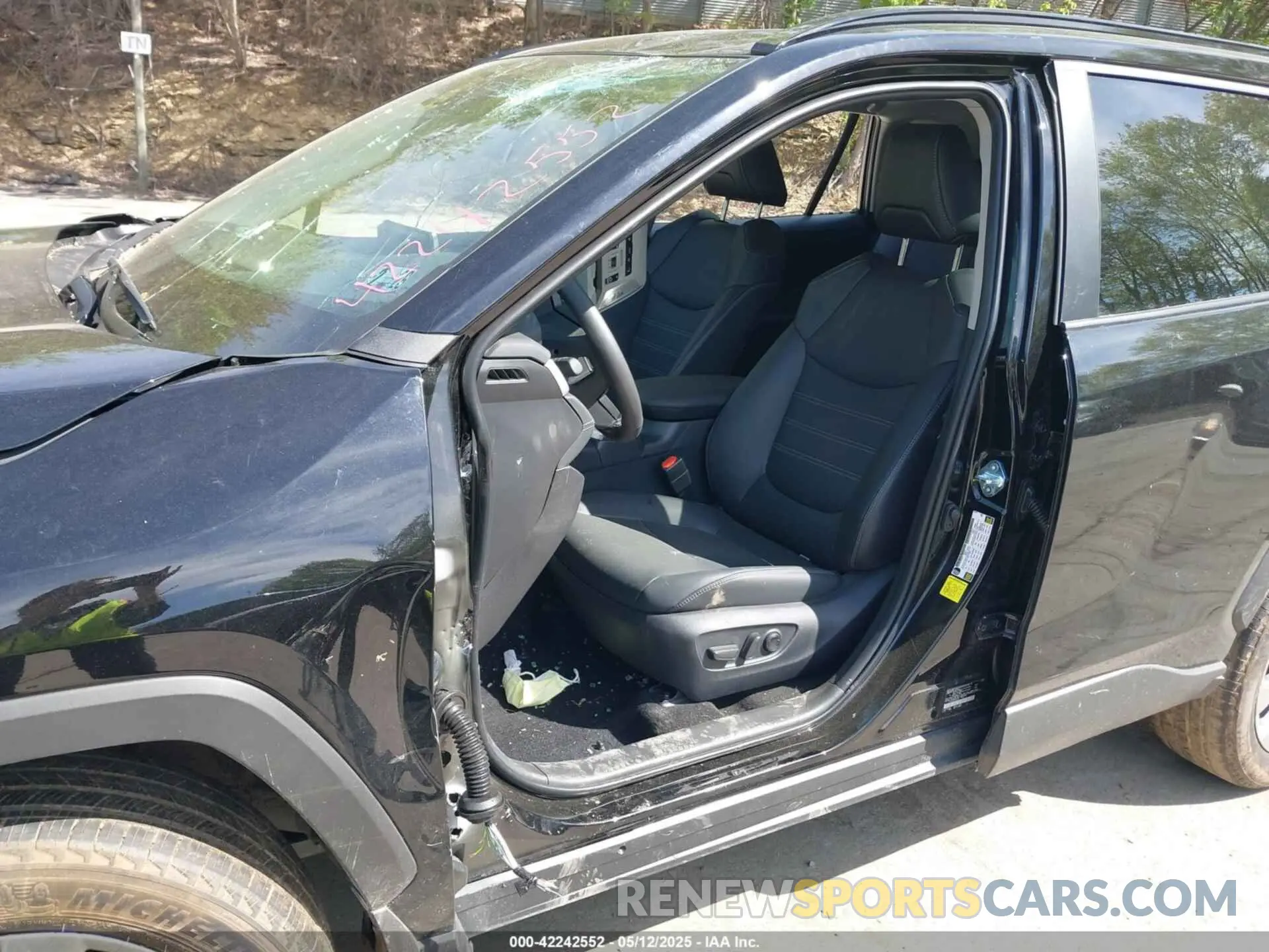 6 Photograph of a damaged car 2T3A1RFV5SC510207 TOYOTA RAV4 2025
