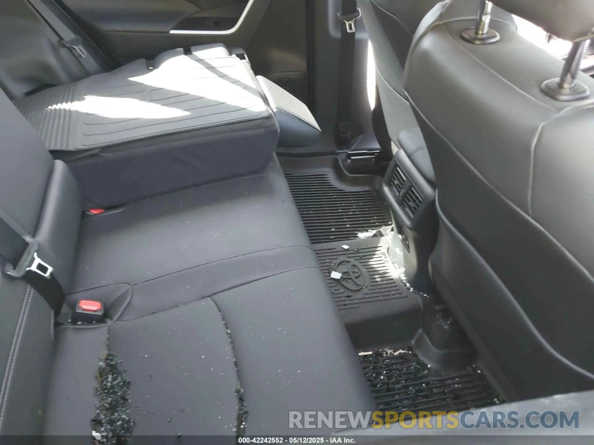 8 Photograph of a damaged car 2T3A1RFV5SC510207 TOYOTA RAV4 2025
