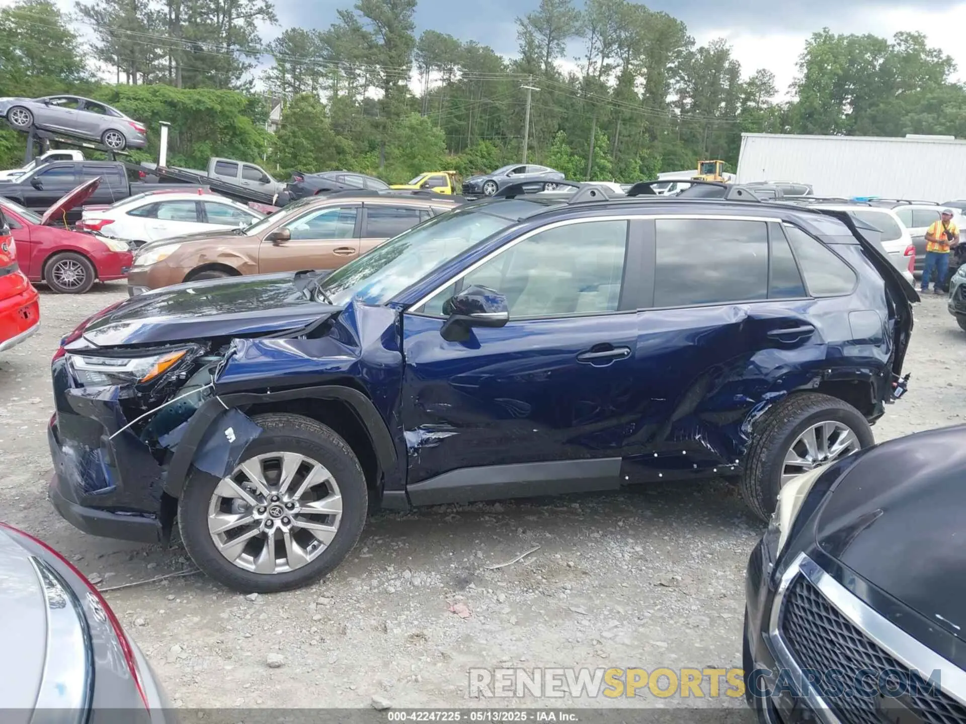 14 Photograph of a damaged car 2T3A1RFV7SW514631 TOYOTA RAV4 2025