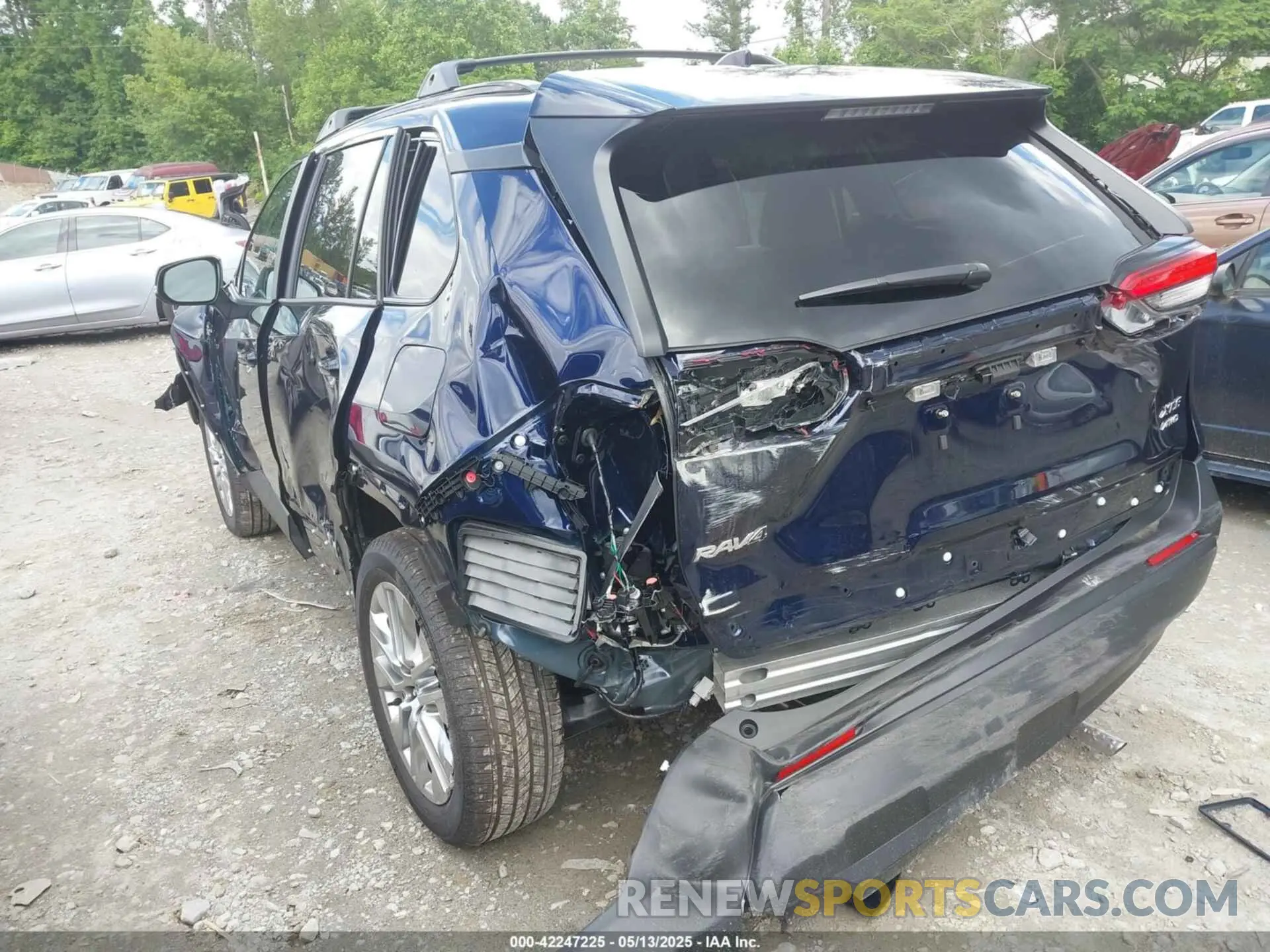 3 Photograph of a damaged car 2T3A1RFV7SW514631 TOYOTA RAV4 2025