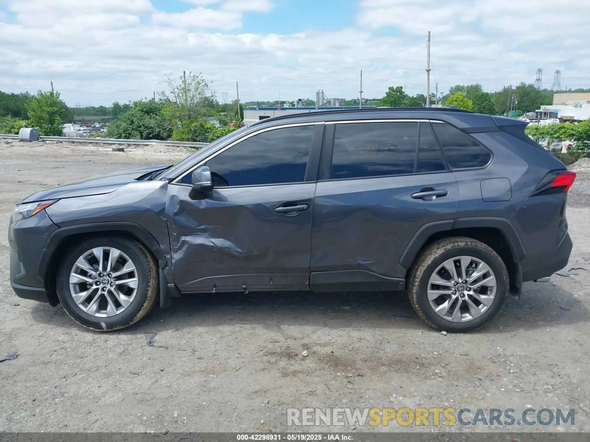 14 Photograph of a damaged car 2T3A1RFVXSC509876 TOYOTA RAV4 2025
