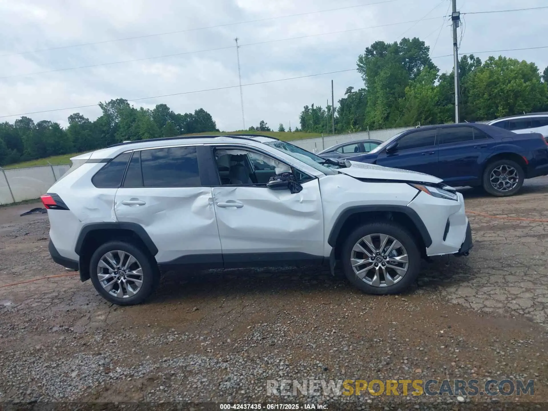 14 Photograph of a damaged car 2T3C1RFV1SW386749 TOYOTA RAV4 2025