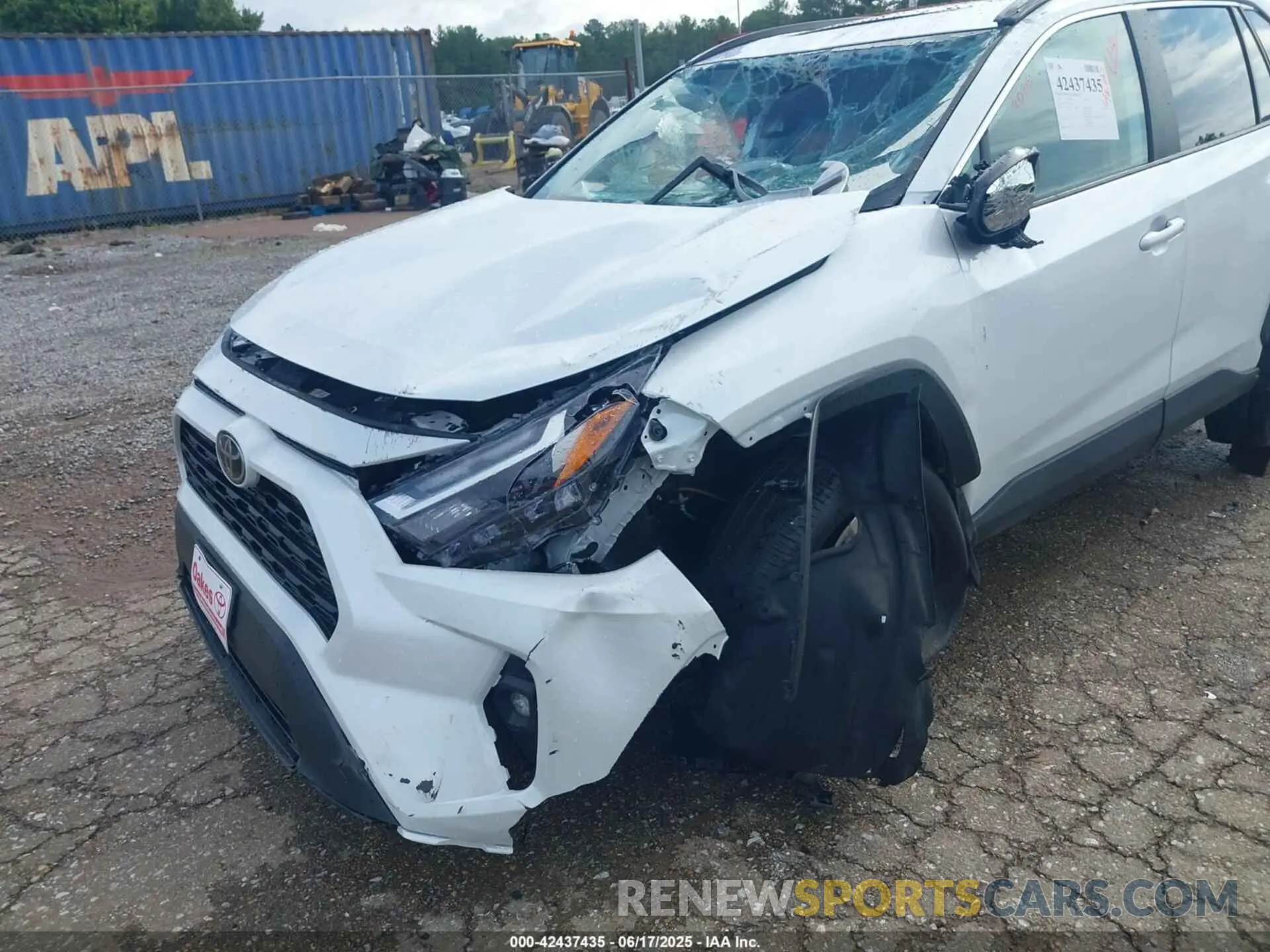 18 Photograph of a damaged car 2T3C1RFV1SW386749 TOYOTA RAV4 2025