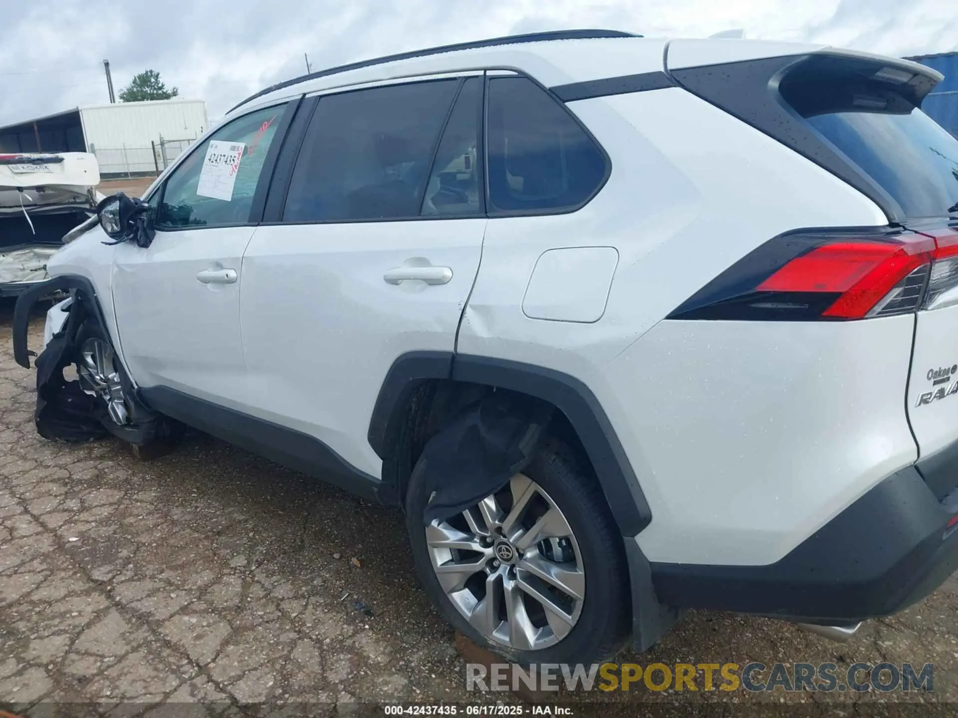 21 Photograph of a damaged car 2T3C1RFV1SW386749 TOYOTA RAV4 2025