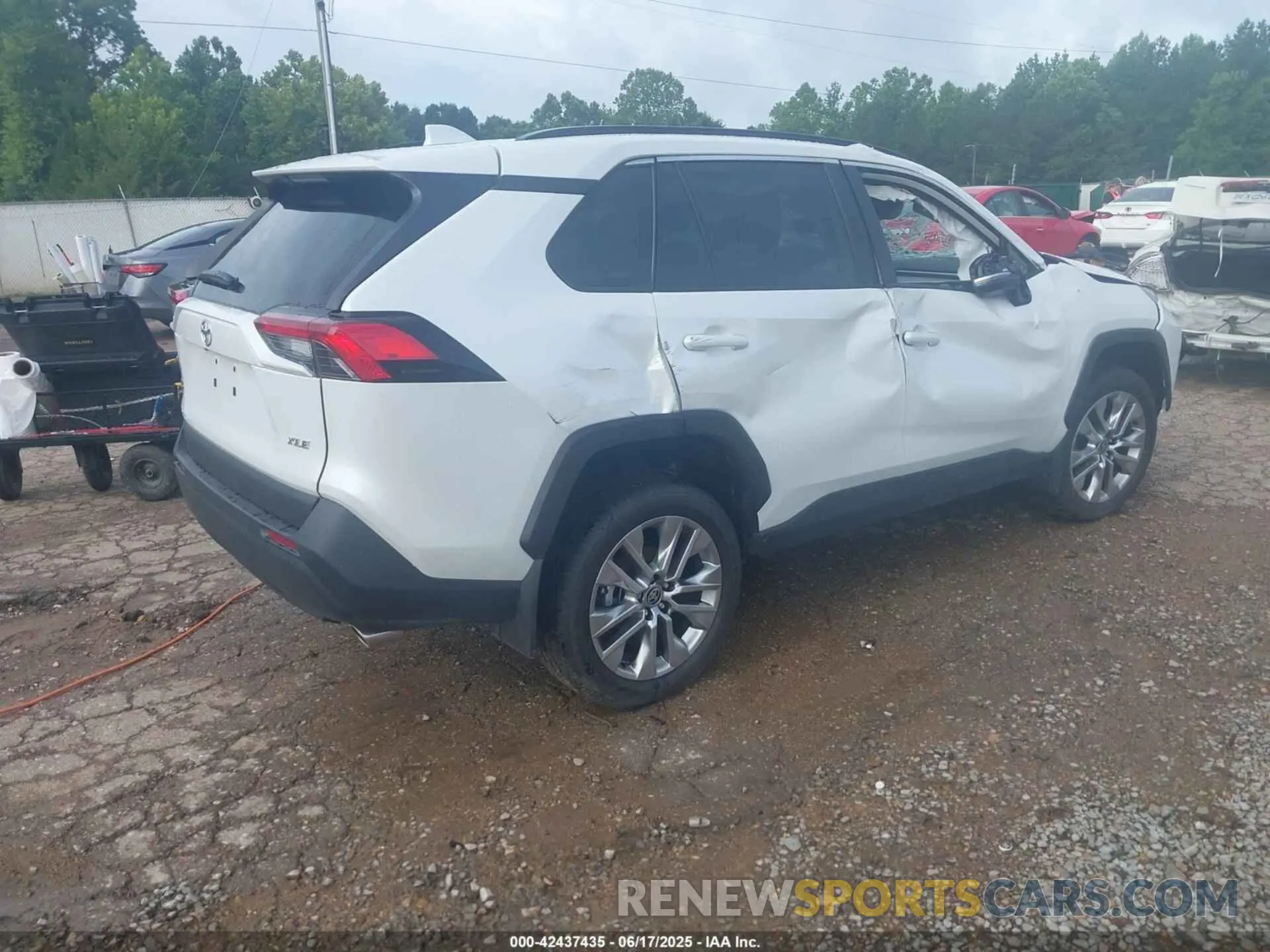 4 Photograph of a damaged car 2T3C1RFV1SW386749 TOYOTA RAV4 2025