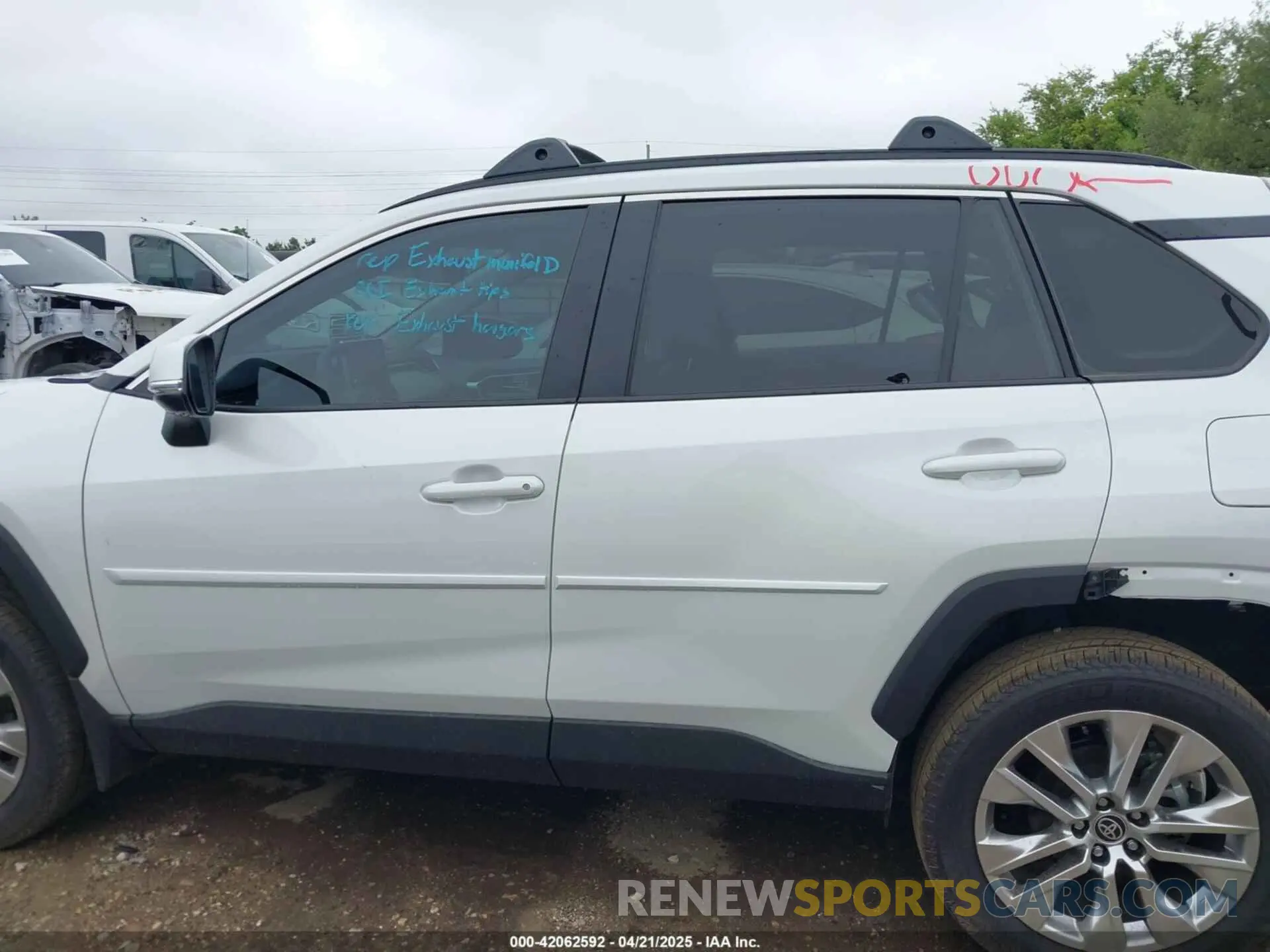 15 Photograph of a damaged car 2T3C1RFV5SW369078 TOYOTA RAV4 2025