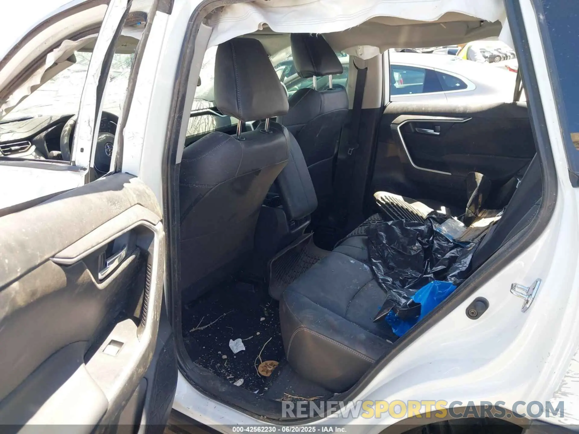 8 Photograph of a damaged car 2T3C1RFV8SW386490 TOYOTA RAV4 2025