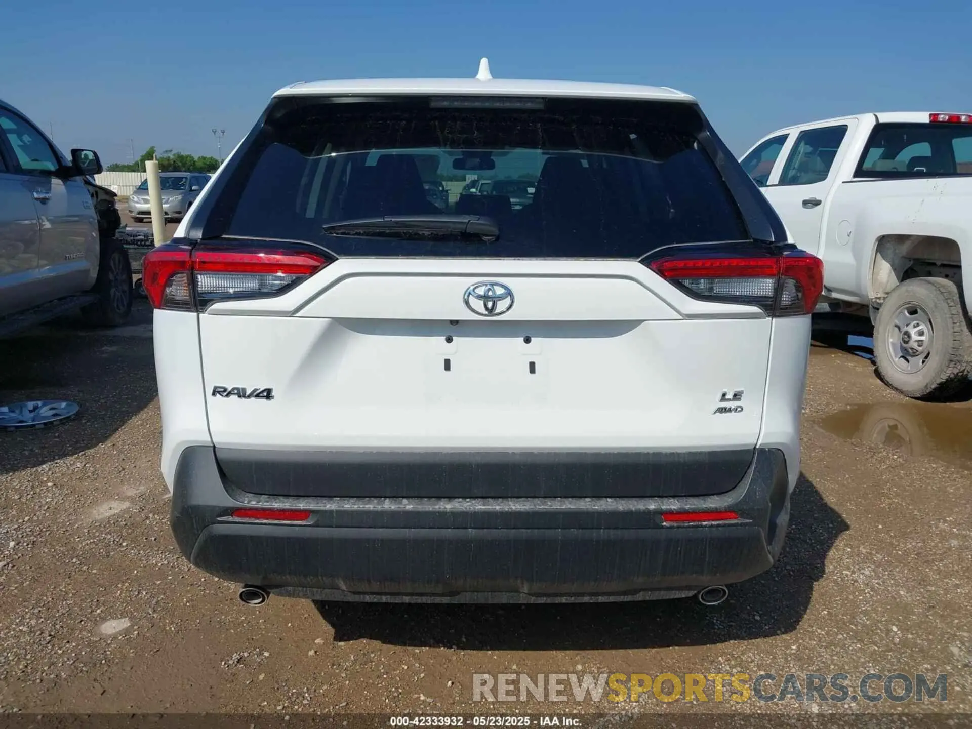 17 Photograph of a damaged car 2T3F1RFV5SW527044 TOYOTA RAV4 2025