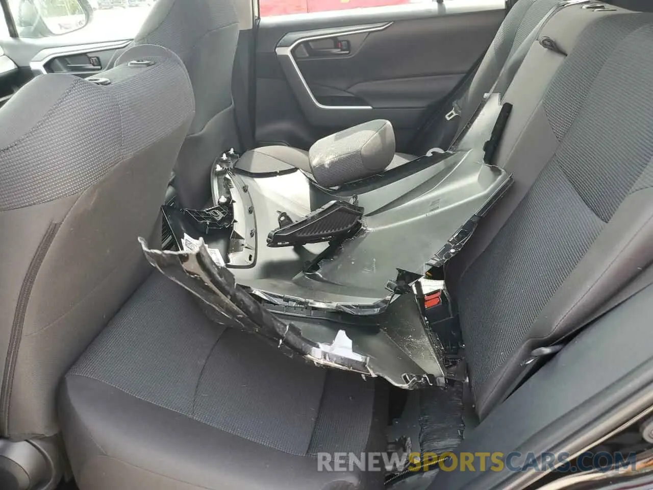13 Photograph of a damaged car 2T3H1RFV3SC318072 TOYOTA RAV4 2025