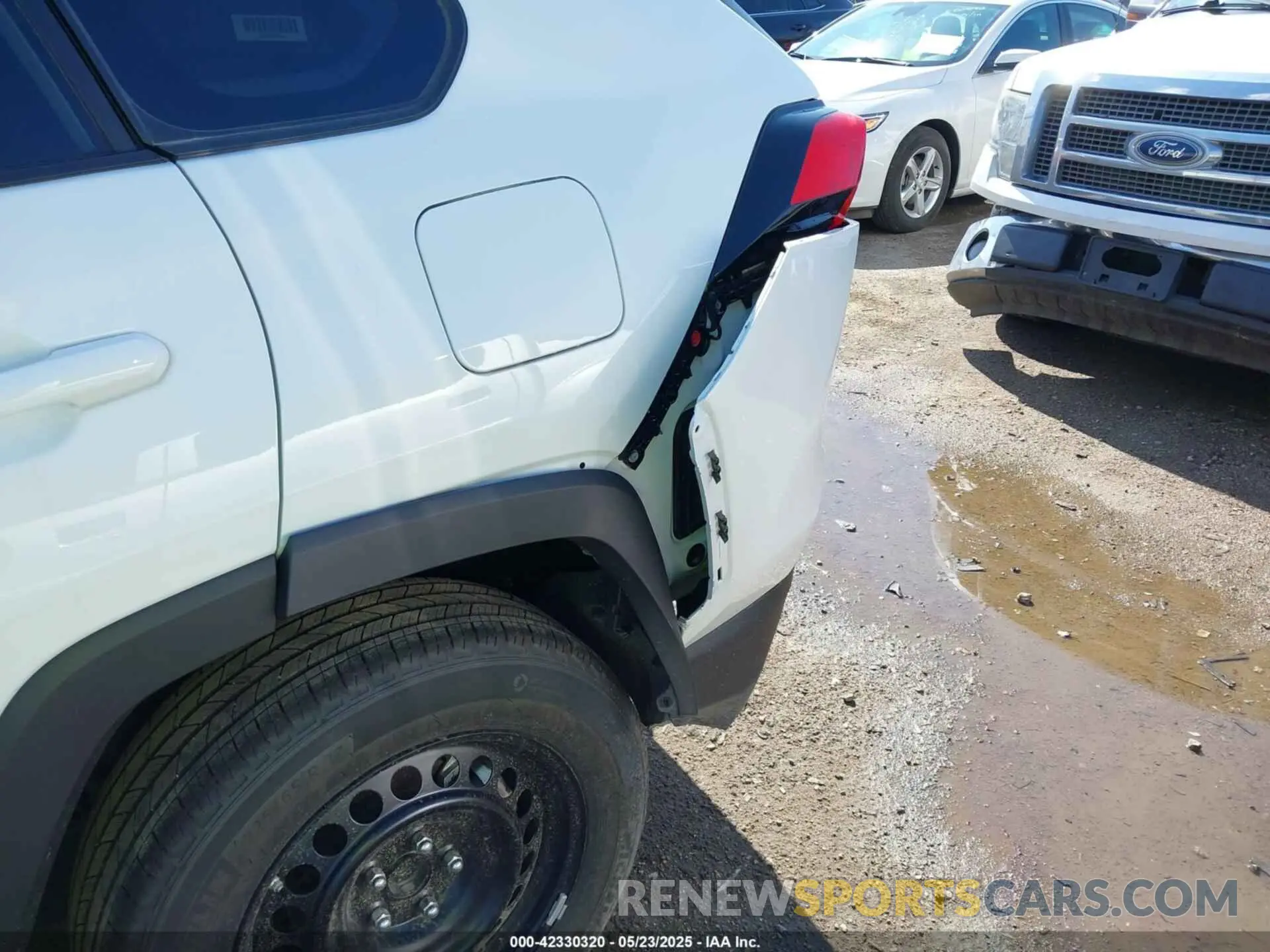 19 Photograph of a damaged car 2T3H1RFV4SW380014 TOYOTA RAV4 2025