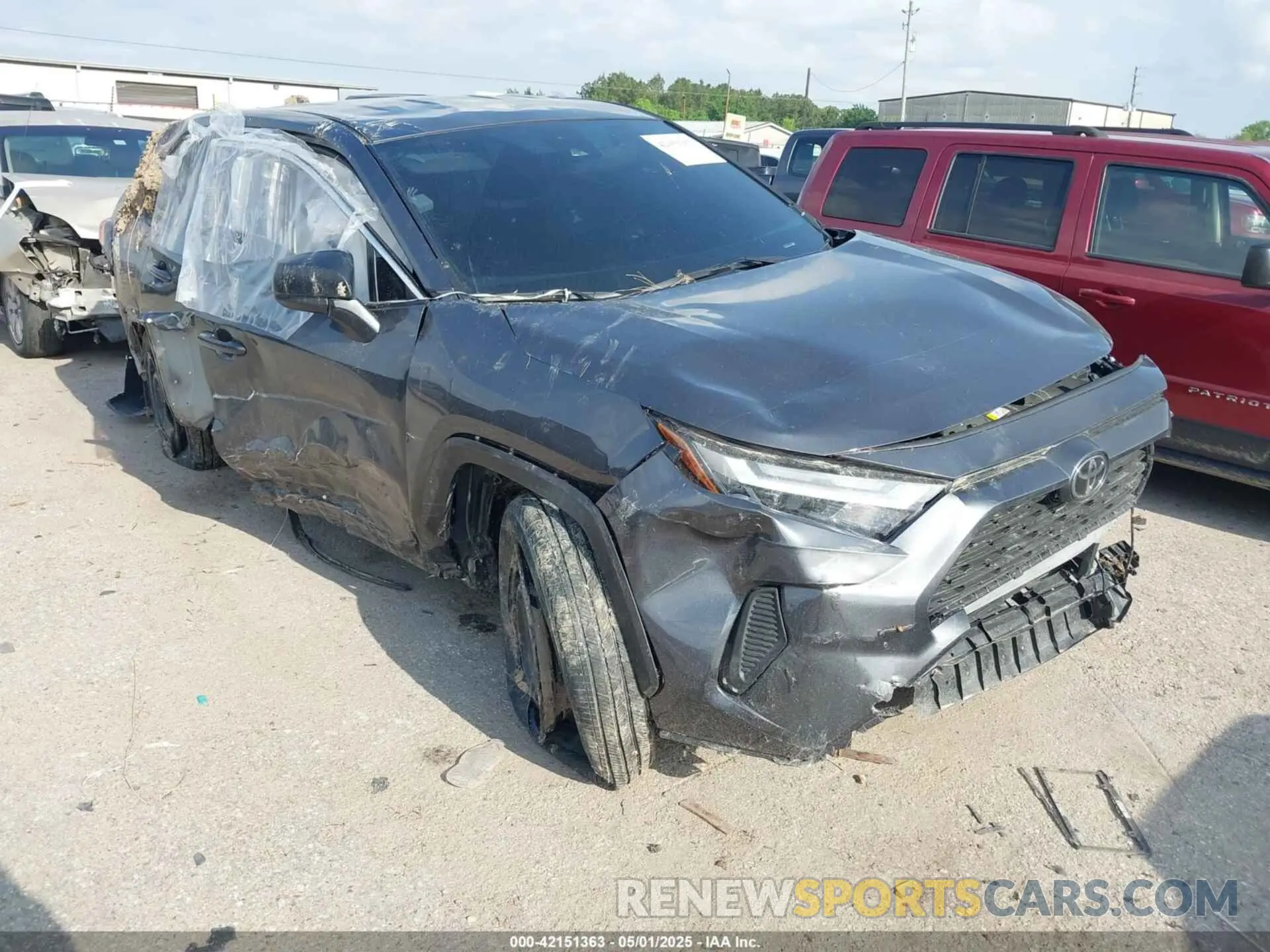 1 Photograph of a damaged car 2T3H1RFV8SW381408 TOYOTA RAV4 2025