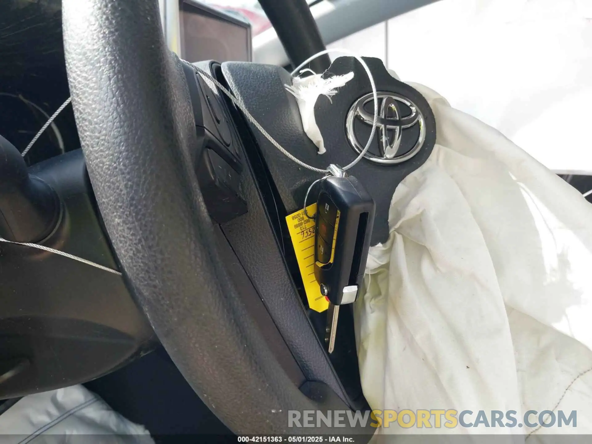 11 Photograph of a damaged car 2T3H1RFV8SW381408 TOYOTA RAV4 2025