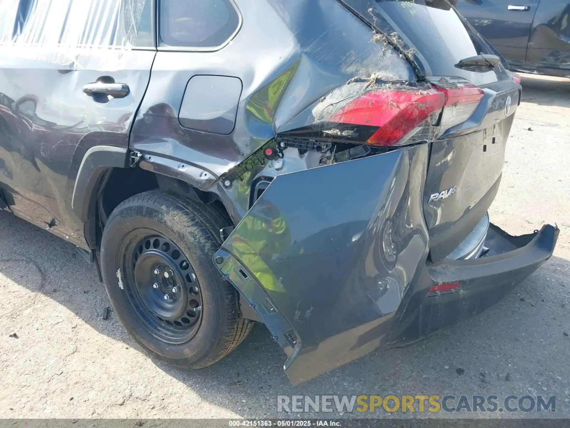 17 Photograph of a damaged car 2T3H1RFV8SW381408 TOYOTA RAV4 2025