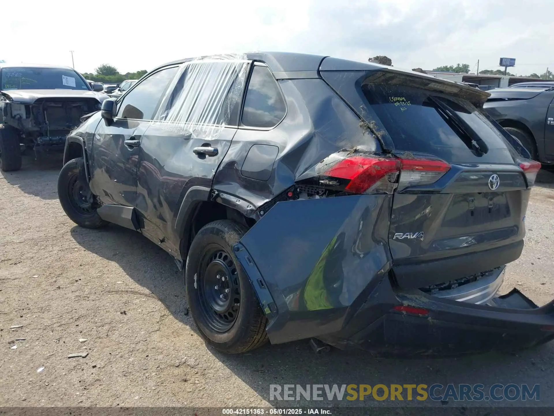 3 Photograph of a damaged car 2T3H1RFV8SW381408 TOYOTA RAV4 2025