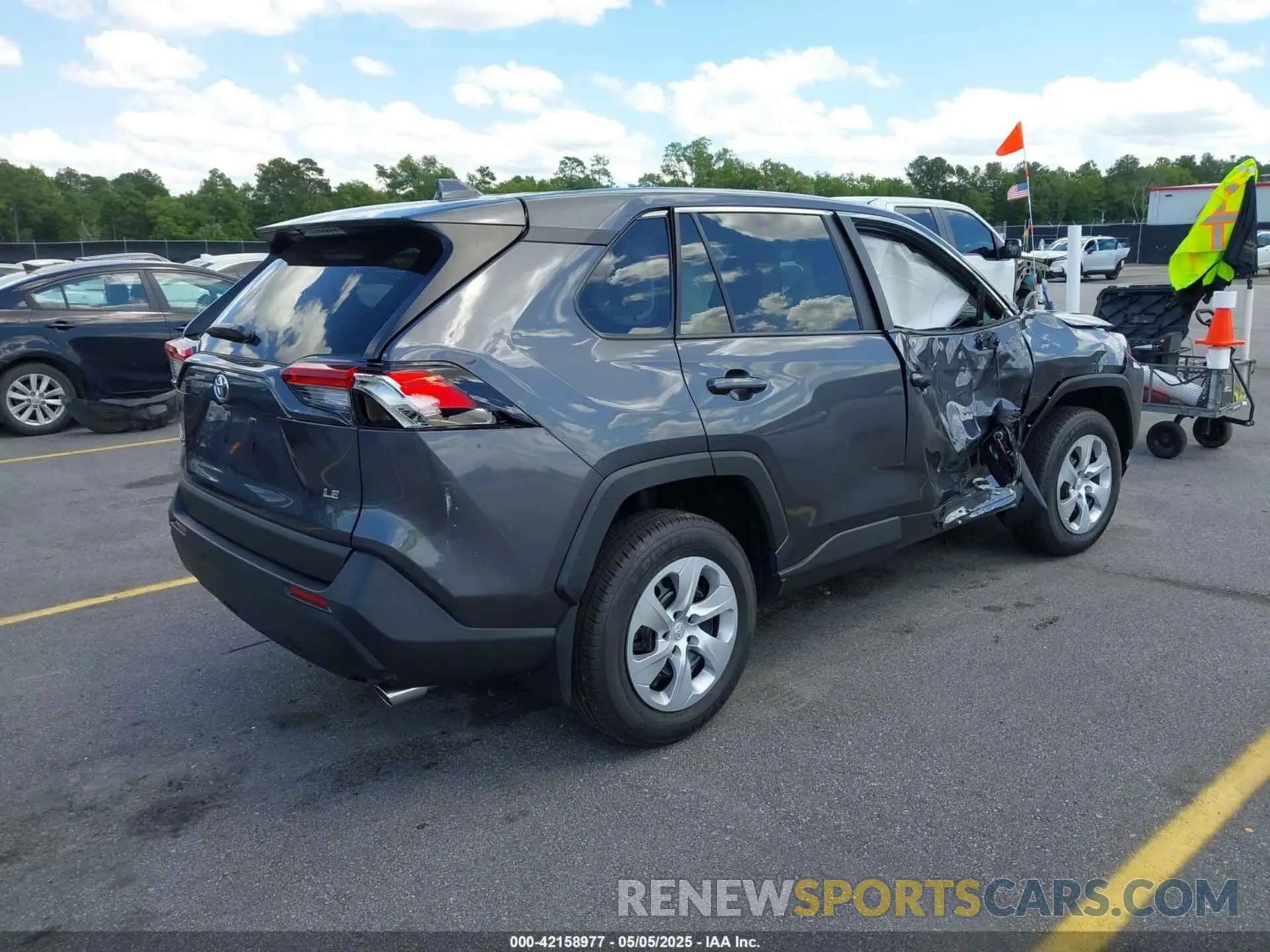 4 Photograph of a damaged car 2T3K1RFV1SC312566 TOYOTA RAV4 2025