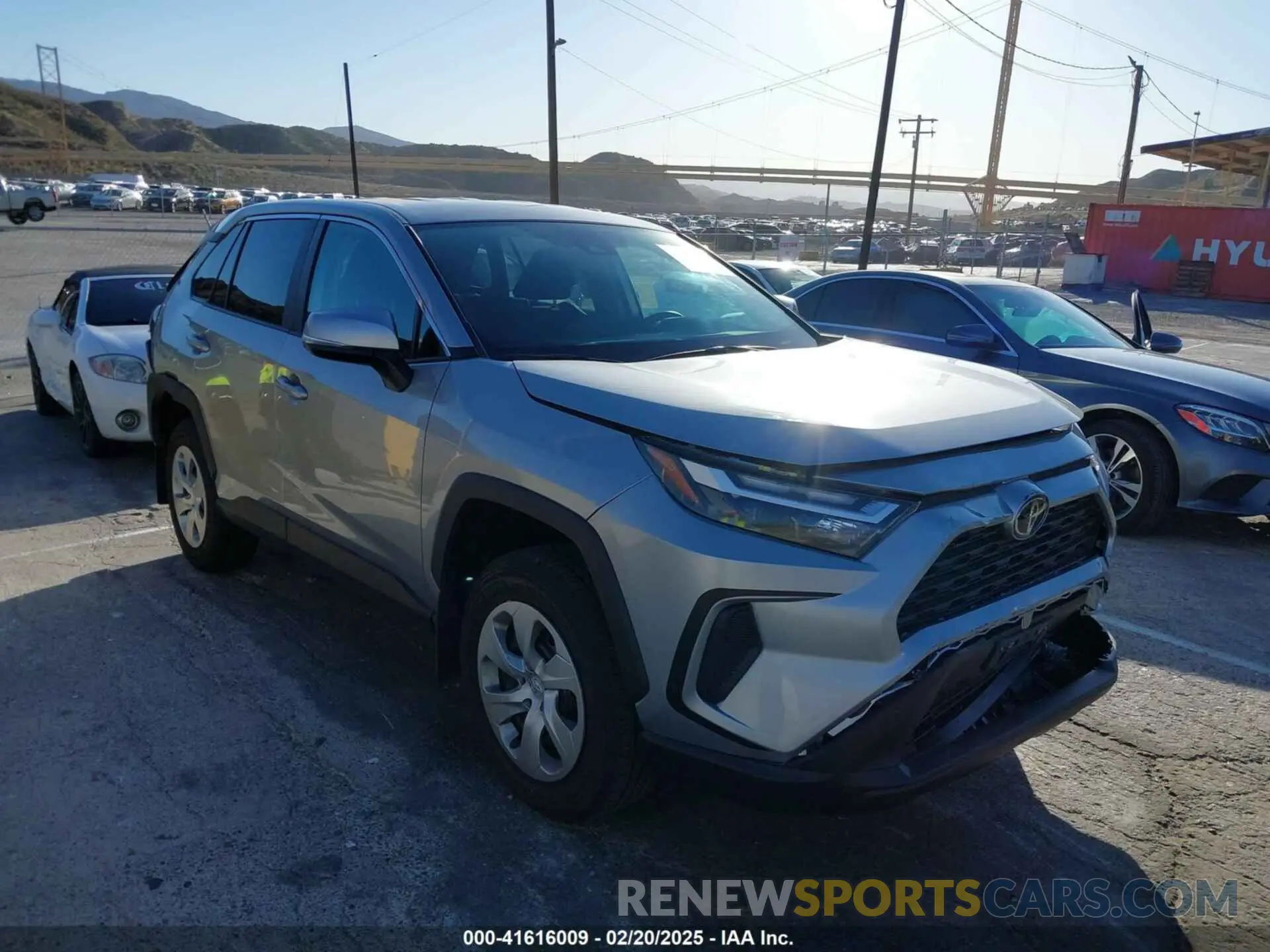 1 Photograph of a damaged car 2T3K1RFV3SW372394 TOYOTA RAV4 2025