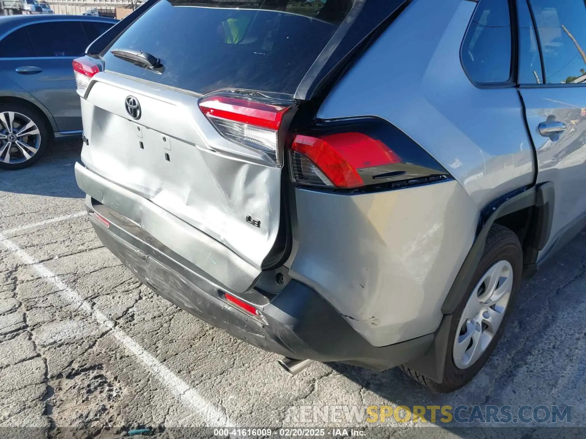 17 Photograph of a damaged car 2T3K1RFV3SW372394 TOYOTA RAV4 2025