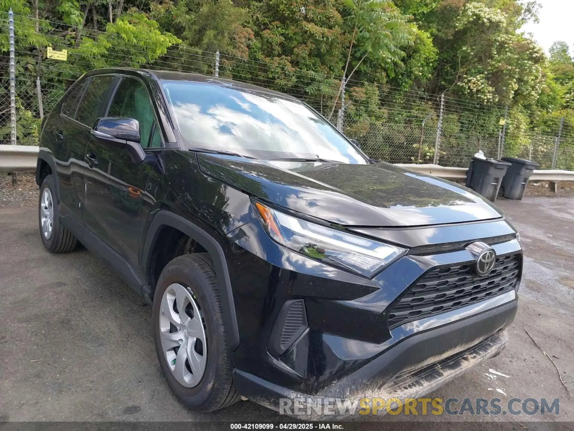 1 Photograph of a damaged car 2T3K1RFV8SC322575 TOYOTA RAV4 2025