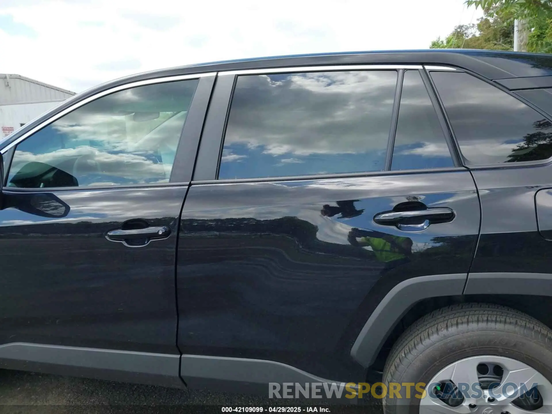 14 Photograph of a damaged car 2T3K1RFV8SC322575 TOYOTA RAV4 2025