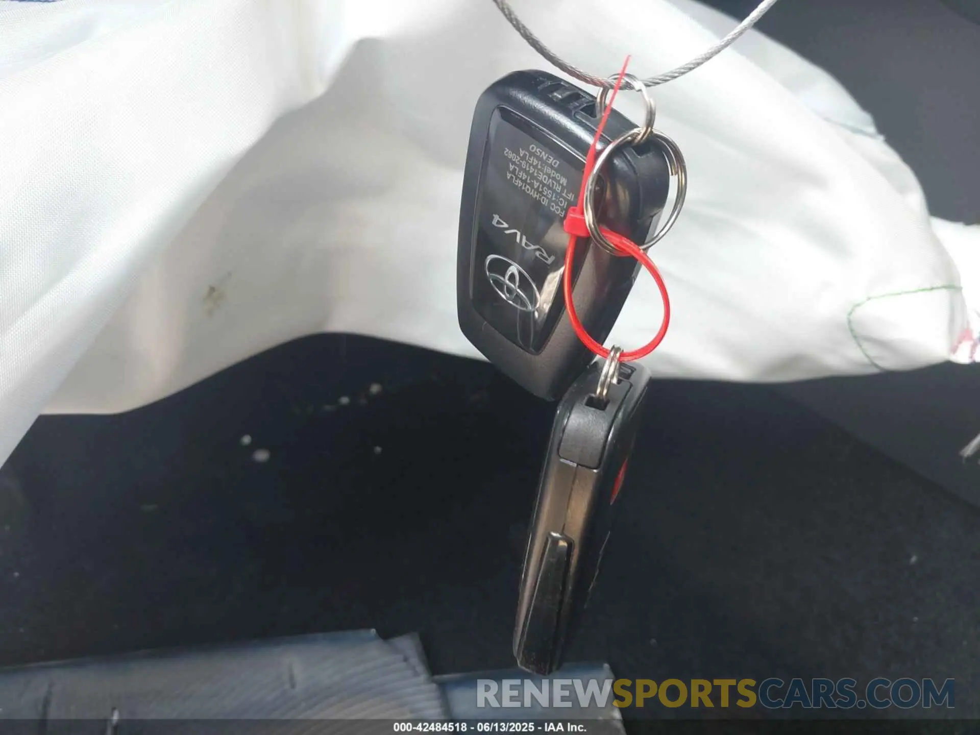 11 Photograph of a damaged car 2T3P1RFV0SC500727 TOYOTA RAV4 2025