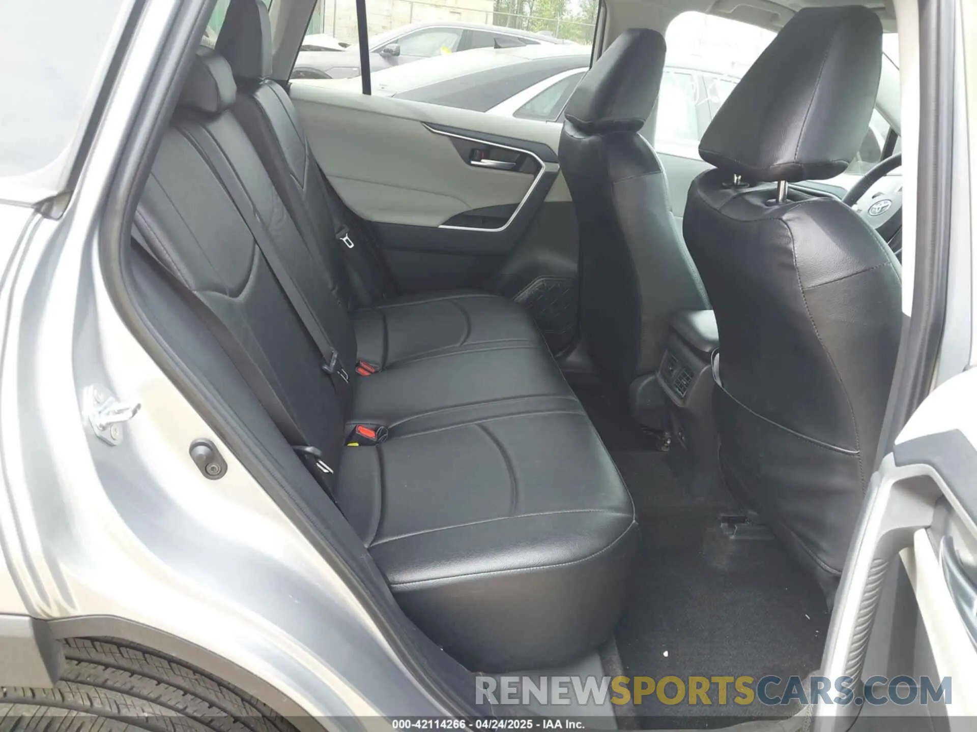 8 Photograph of a damaged car 2T3P1RFV7SC502877 TOYOTA RAV4 2025