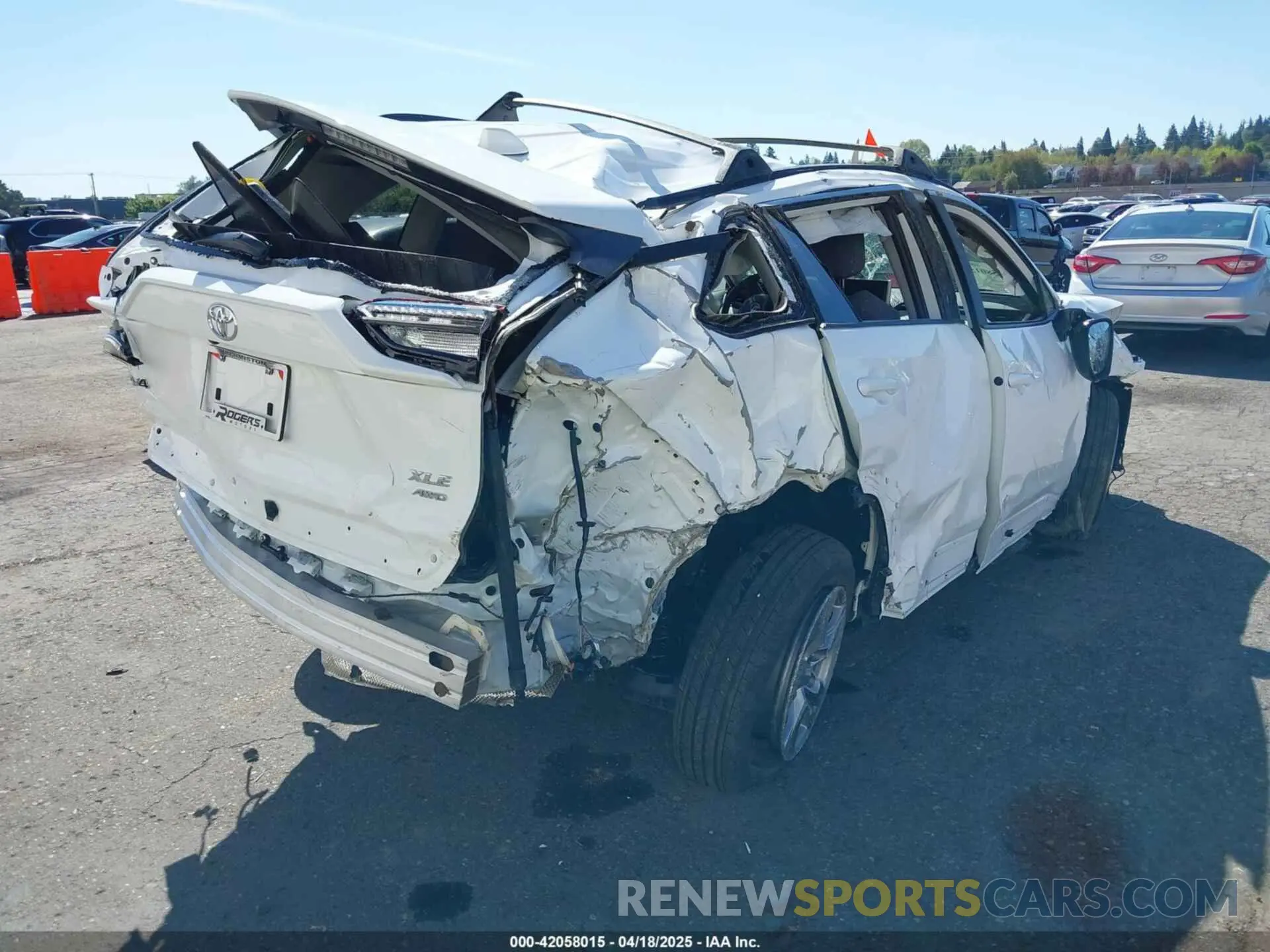 4 Photograph of a damaged car 2T3P1RFV8SC515976 TOYOTA RAV4 2025