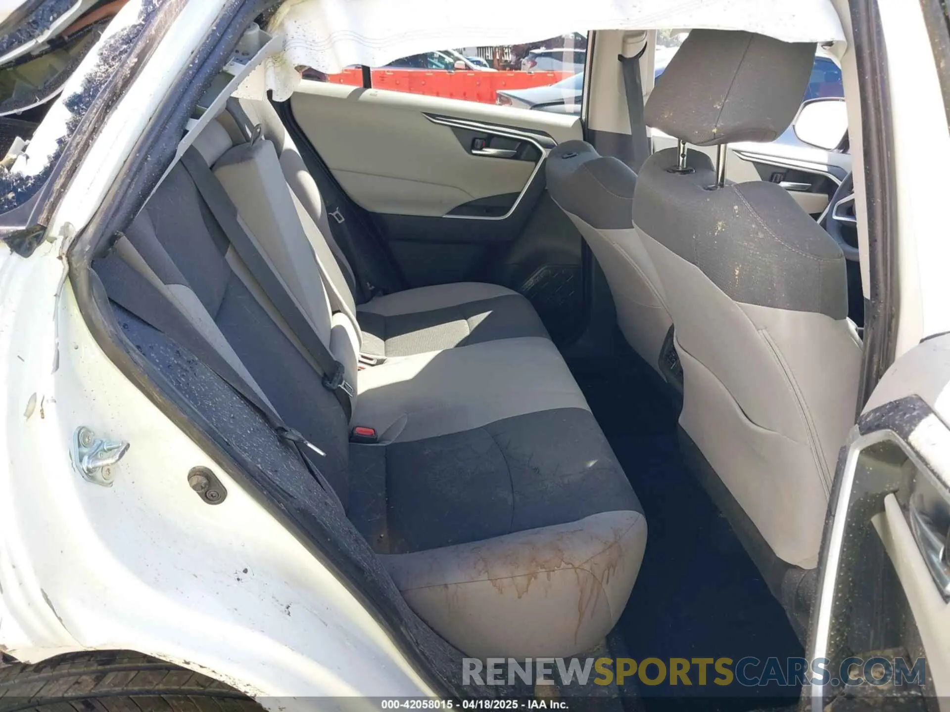 8 Photograph of a damaged car 2T3P1RFV8SC515976 TOYOTA RAV4 2025