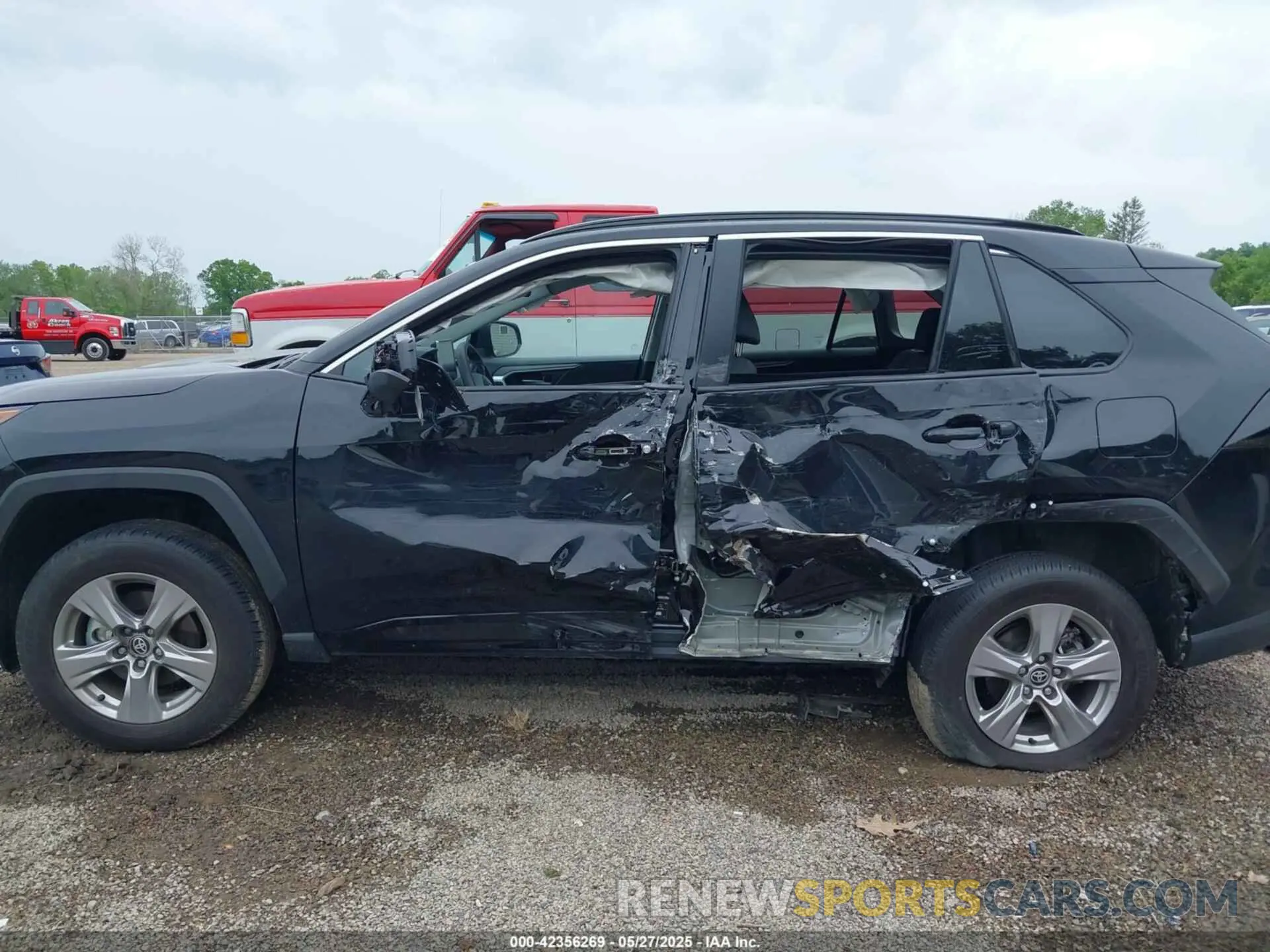 15 Photograph of a damaged car 2T3P1RFV9SC506283 TOYOTA RAV4 2025