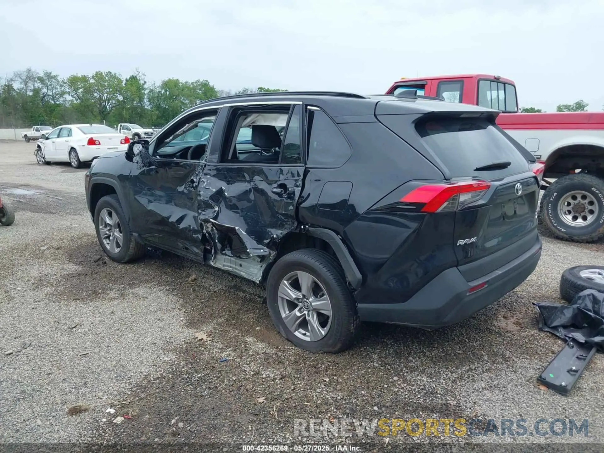 3 Photograph of a damaged car 2T3P1RFV9SC506283 TOYOTA RAV4 2025