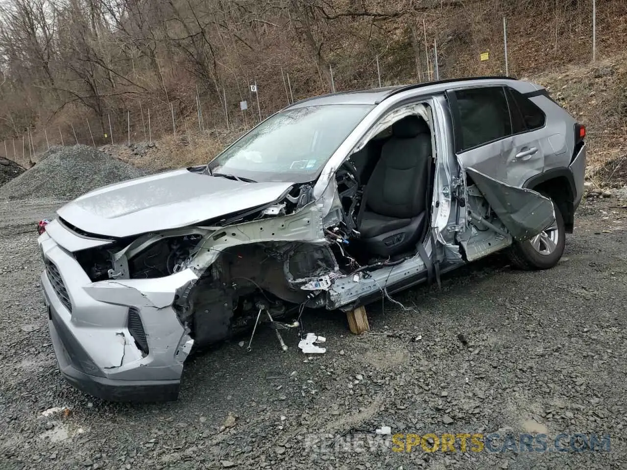 1 Photograph of a damaged car 2T3P1RFVXSW496863 TOYOTA RAV4 2025