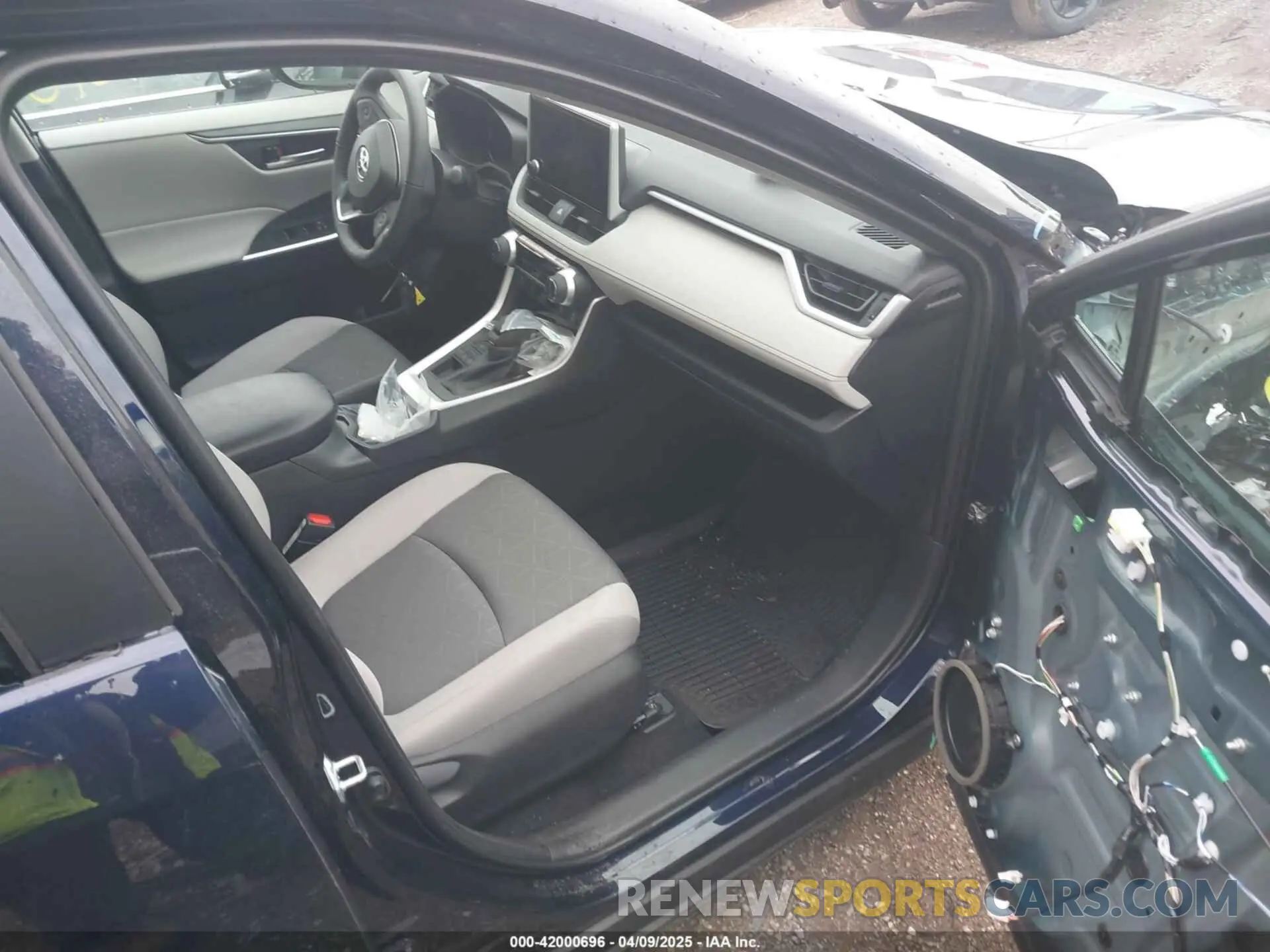 5 Photograph of a damaged car 2T3P1RFVXSW502922 TOYOTA RAV4 2025