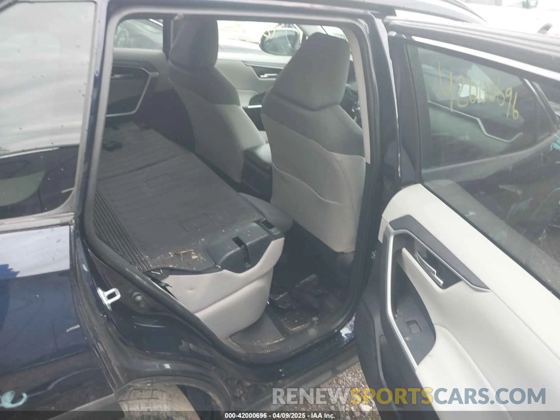 8 Photograph of a damaged car 2T3P1RFVXSW502922 TOYOTA RAV4 2025