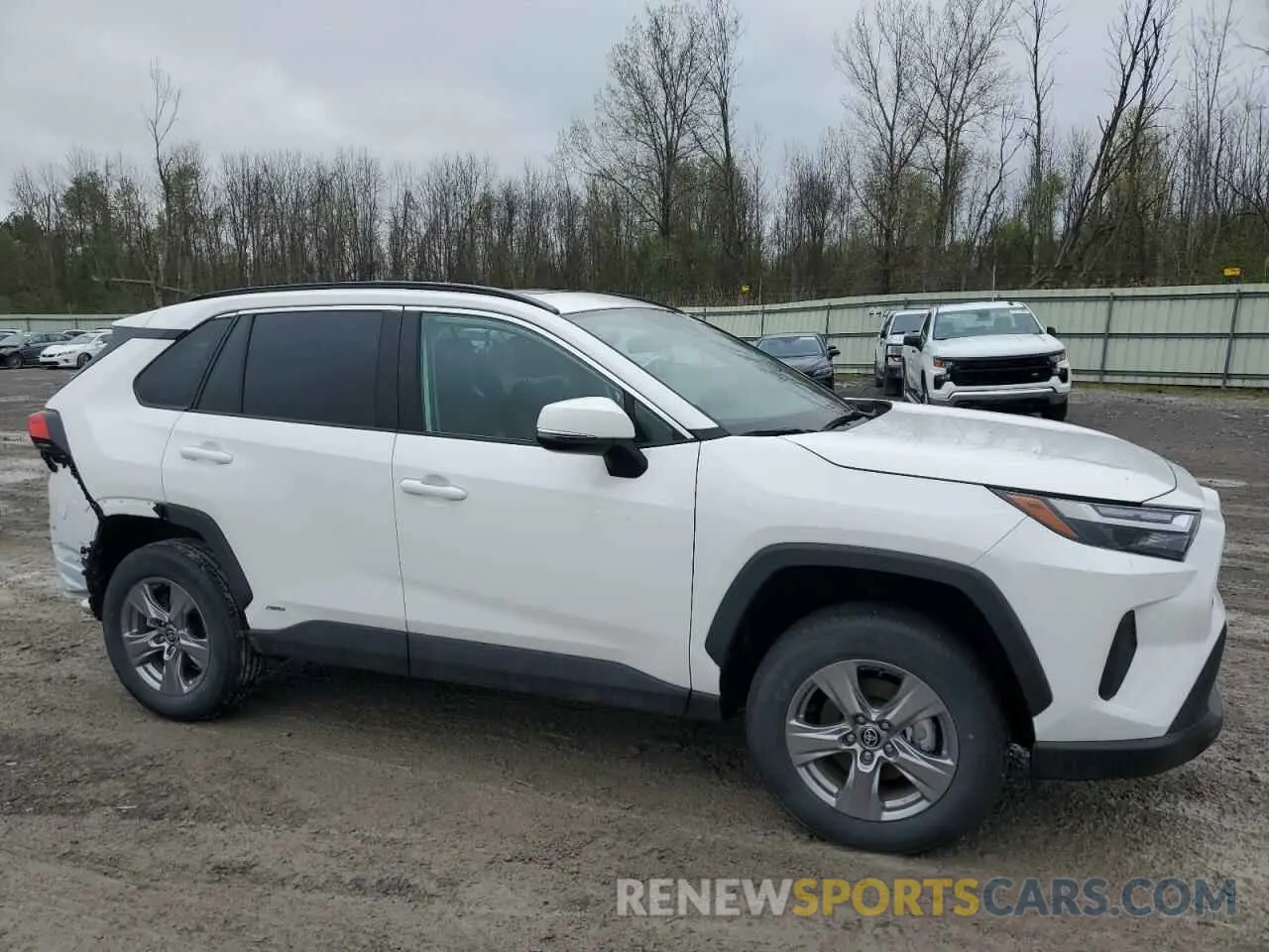 4 Photograph of a damaged car 2T3RWRFV3SW261182 TOYOTA RAV4 2025