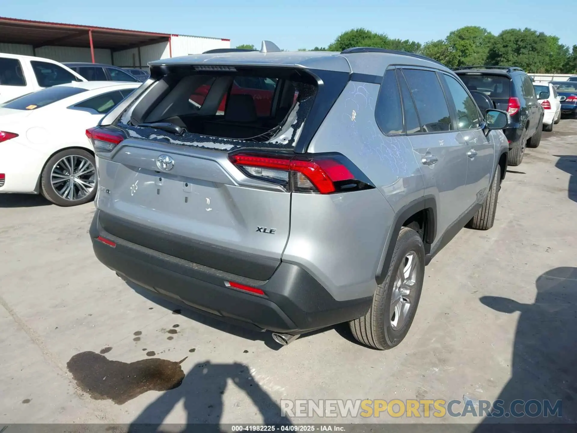 4 Photograph of a damaged car 2T3W1RFV0SW382317 TOYOTA RAV4 2025
