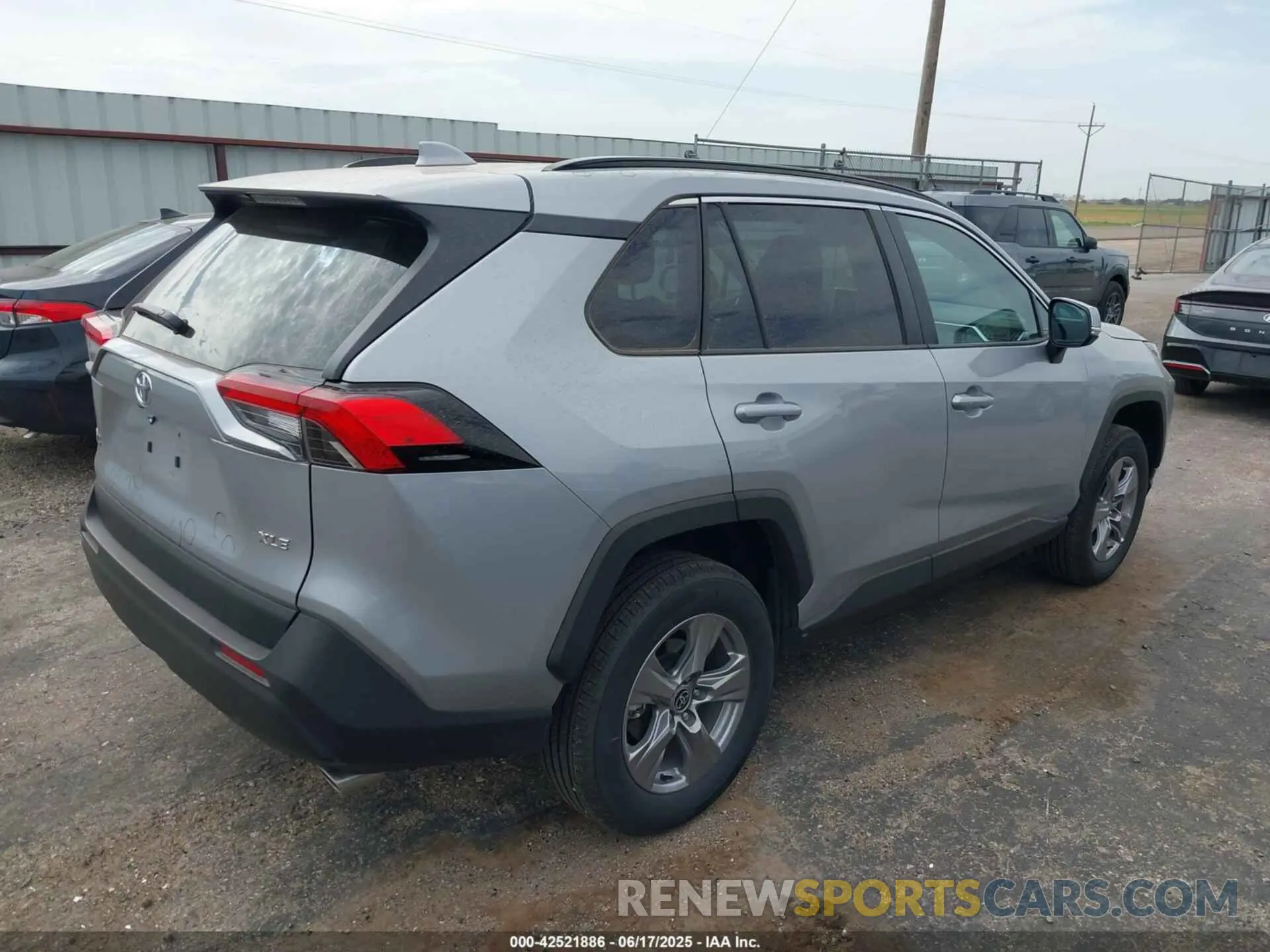 4 Photograph of a damaged car 2T3W1RFV2SW374218 TOYOTA RAV4 2025