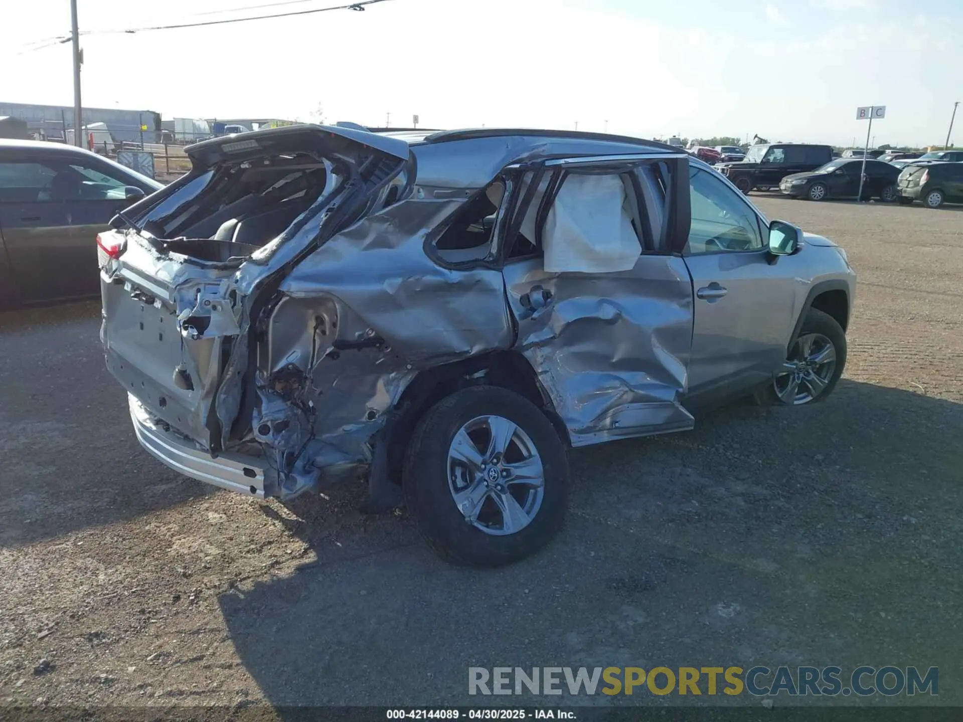 4 Photograph of a damaged car 2T3W1RFV4SW368002 TOYOTA RAV4 2025
