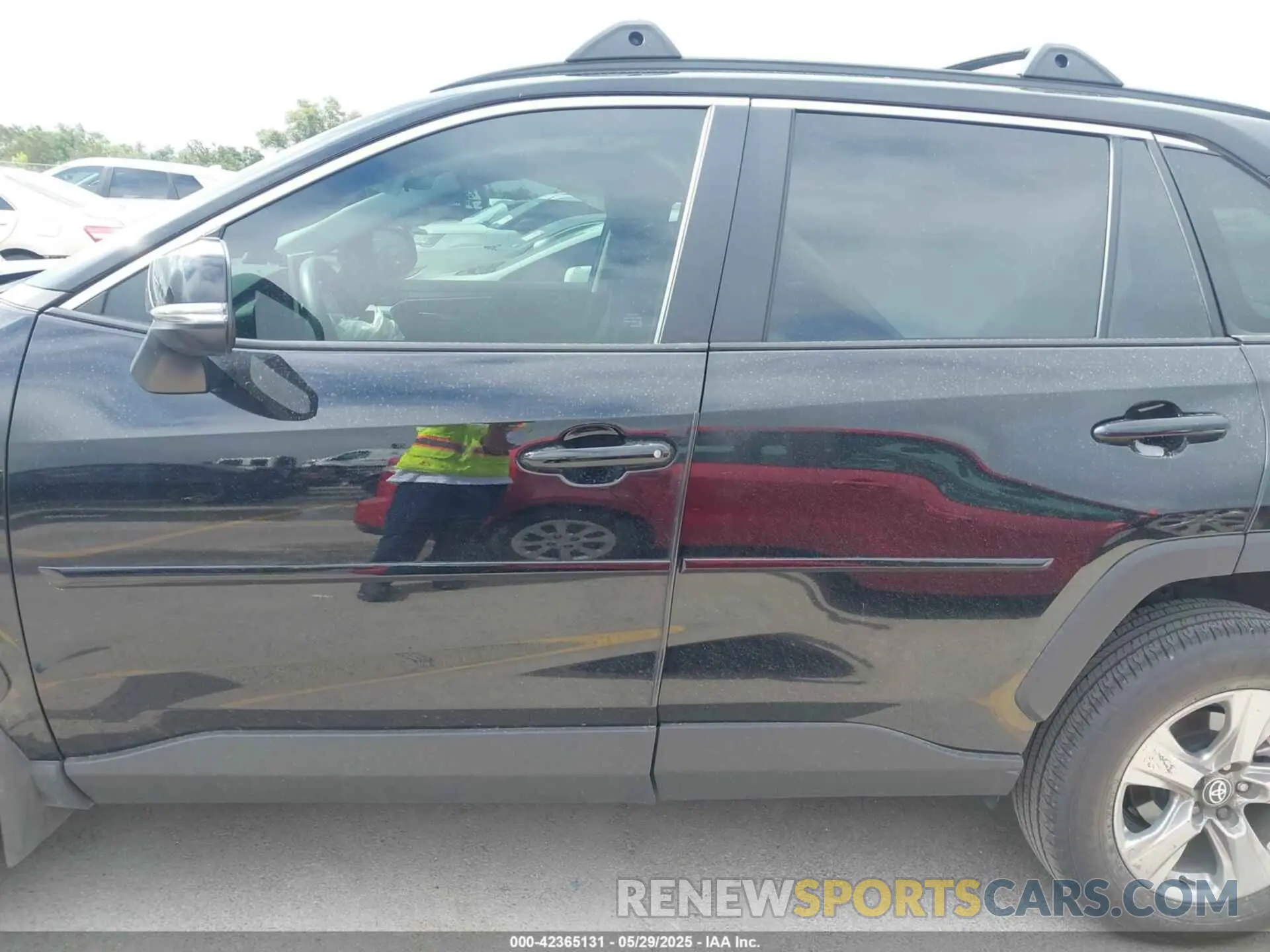 14 Photograph of a damaged car 2T3W1RFV5SC306707 TOYOTA RAV4 2025