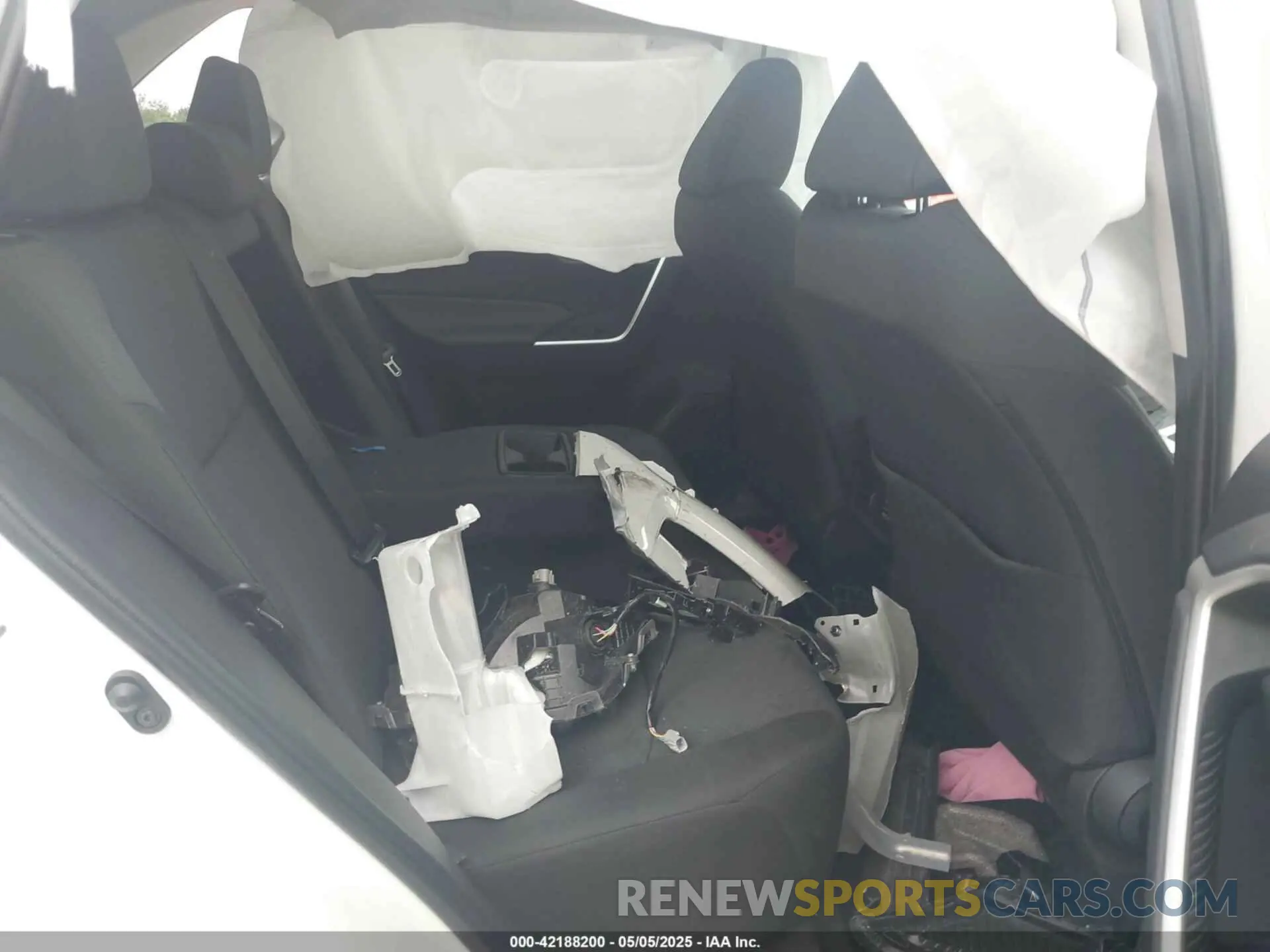 8 Photograph of a damaged car 2T3W1RFV9SW369324 TOYOTA RAV4 2025