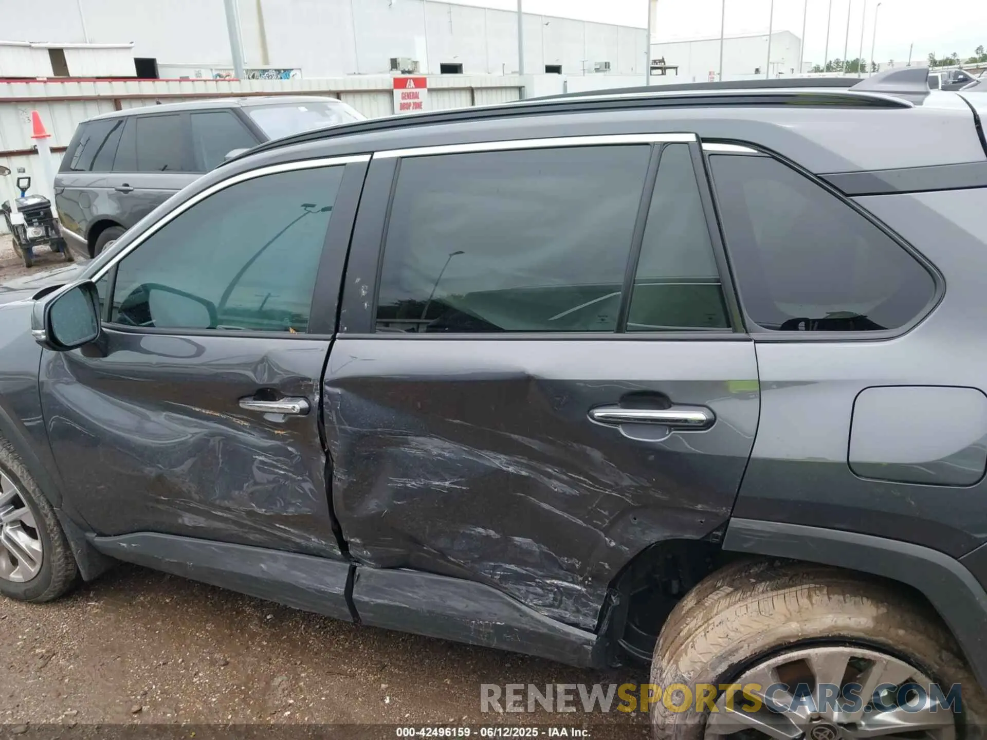 14 Photograph of a damaged car 2T3Y1RFV5SW373024 TOYOTA RAV4 2025