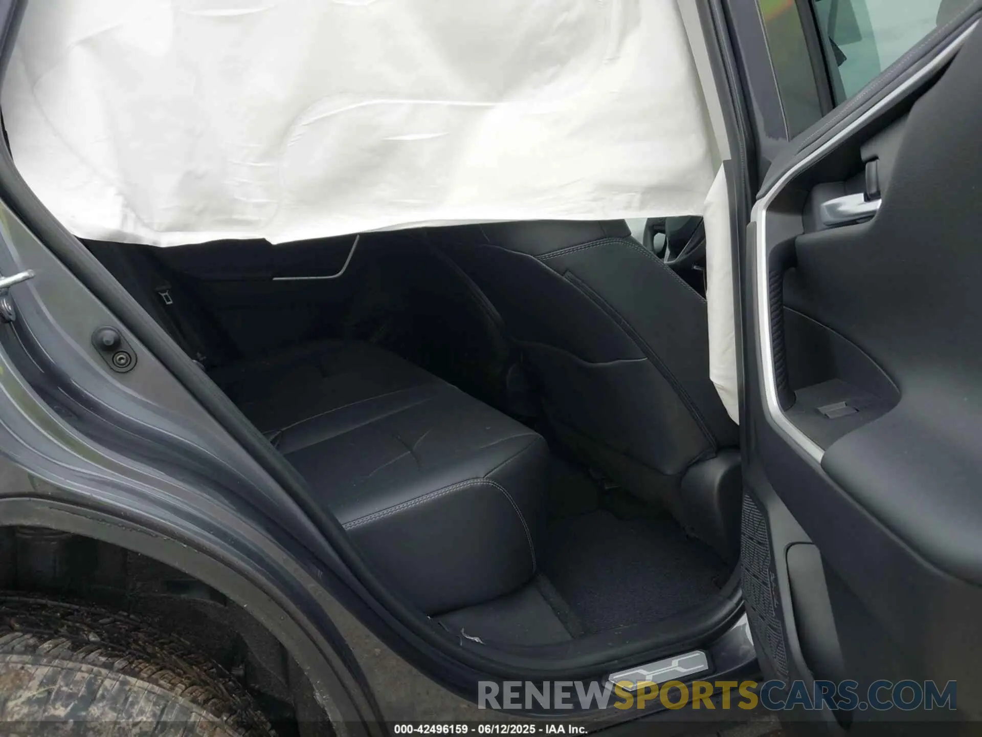 8 Photograph of a damaged car 2T3Y1RFV5SW373024 TOYOTA RAV4 2025
